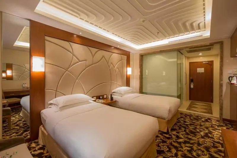 Photo of the whole room, Bed in Howard Johnson Paragon Hotel Beijing