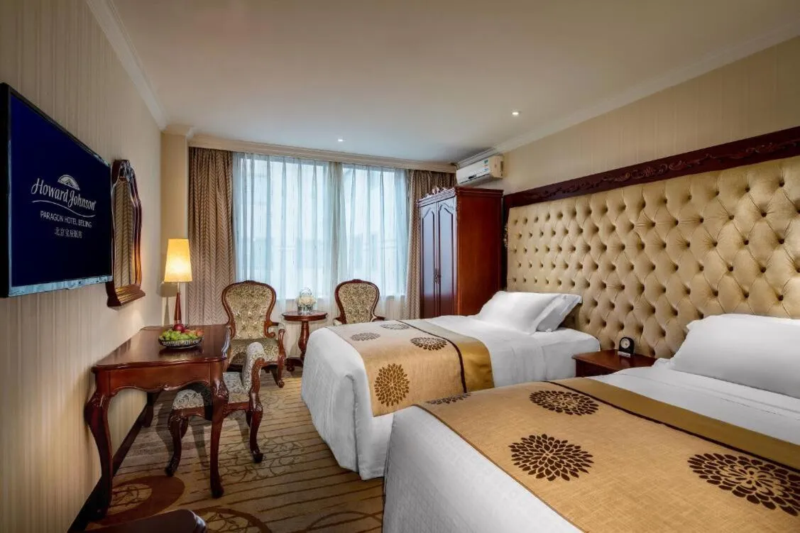 Photo of the whole room, Bed in Howard Johnson Paragon Hotel Beijing