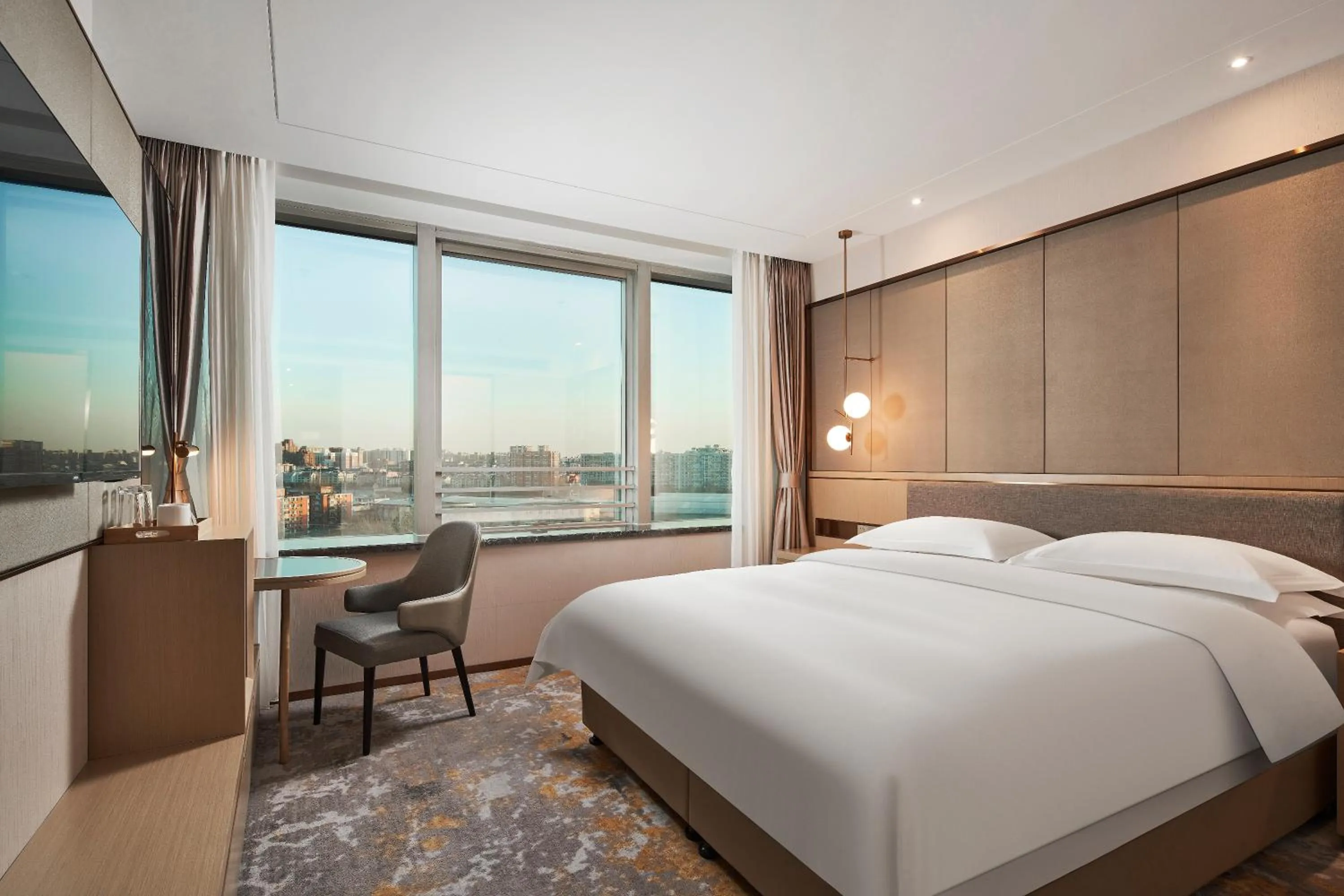 Bedroom, Bed in Howard Johnson Paragon Hotel Beijing