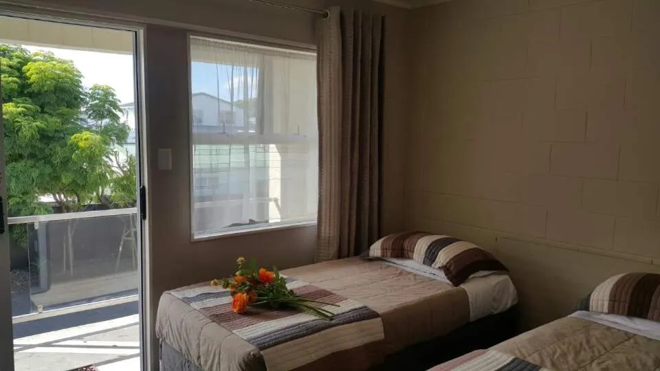 Bed in Six On Union Motel