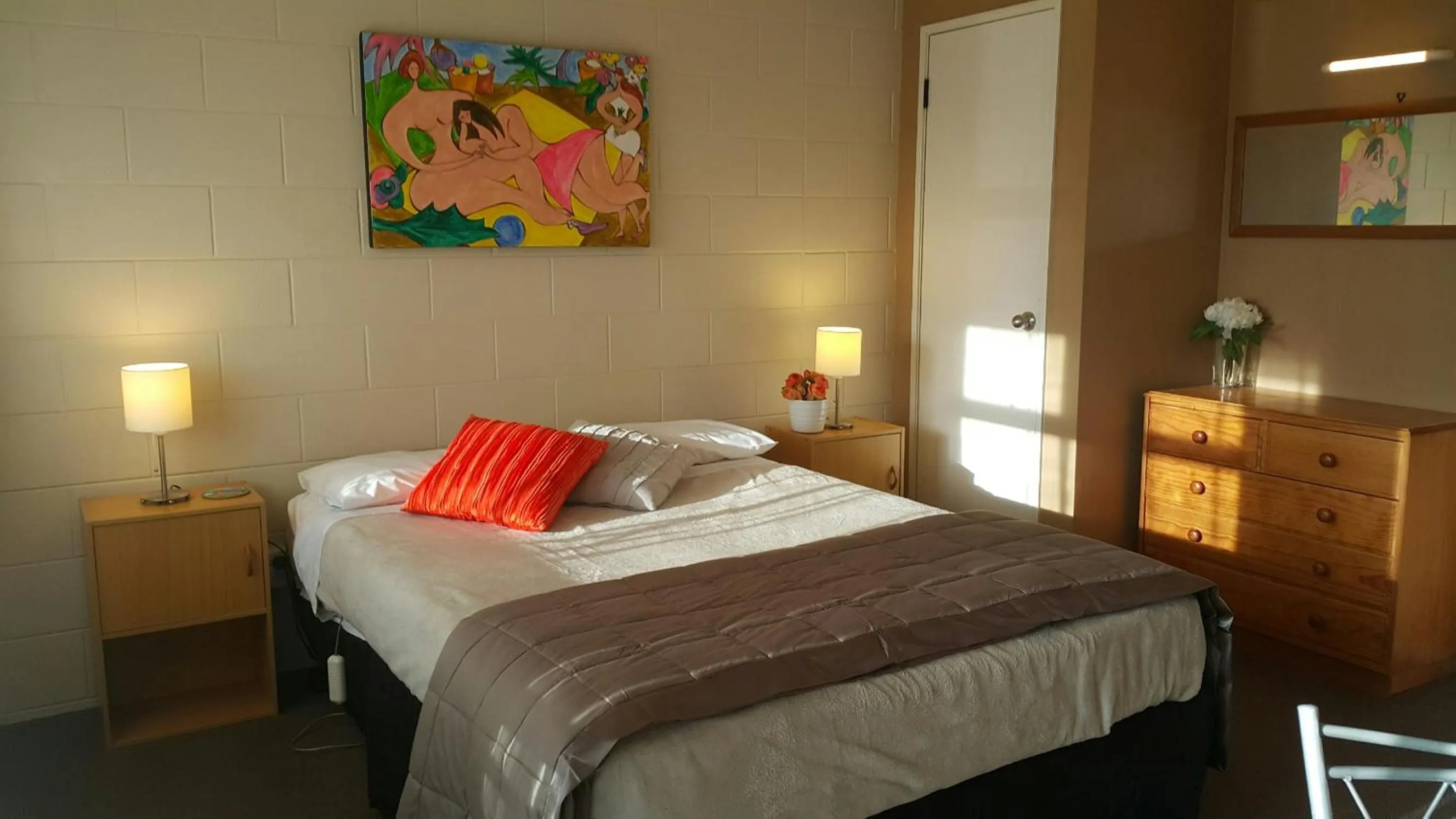 Bed in Six On Union Motel