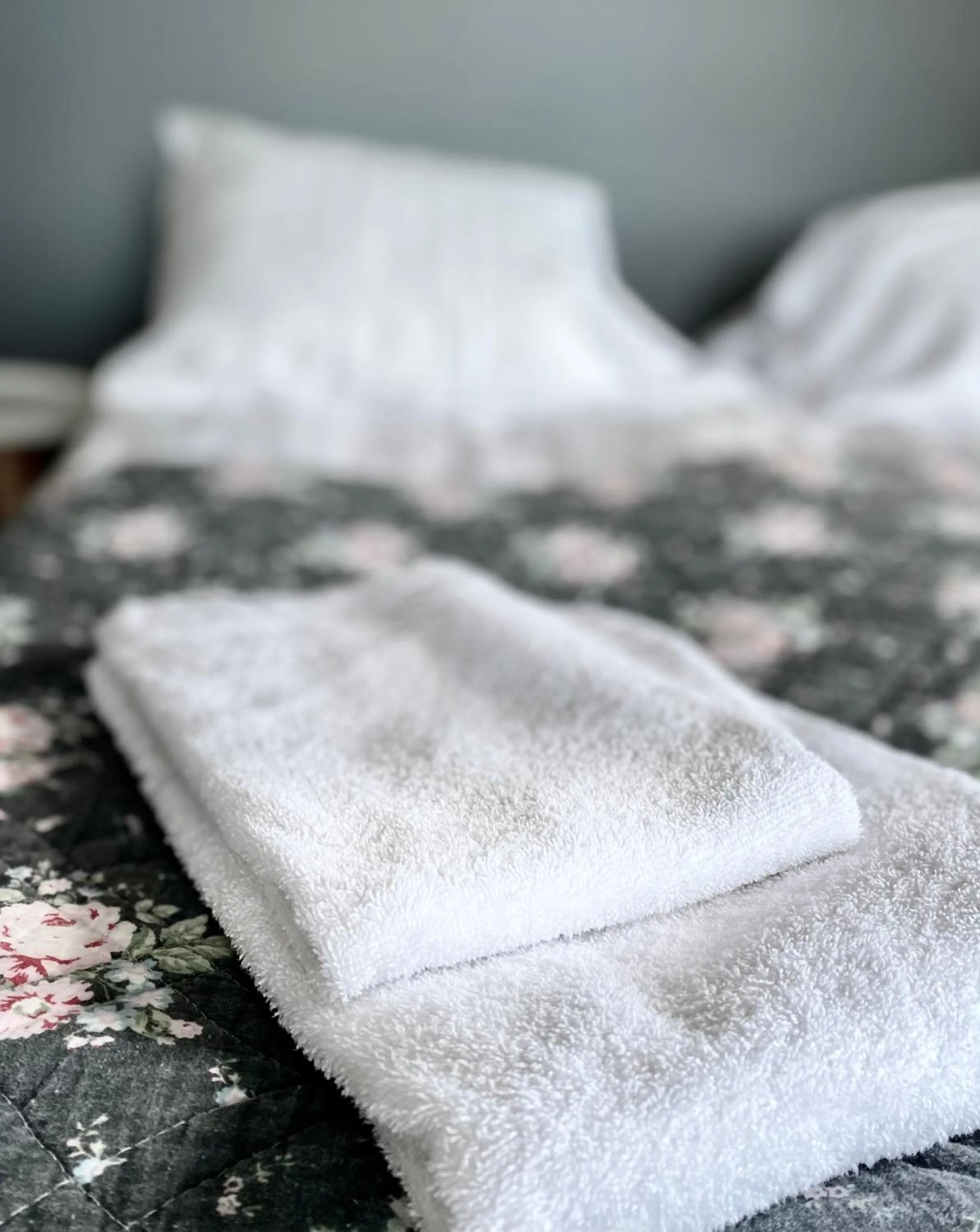 Property building, Bed in Kaptenshuset Hotell