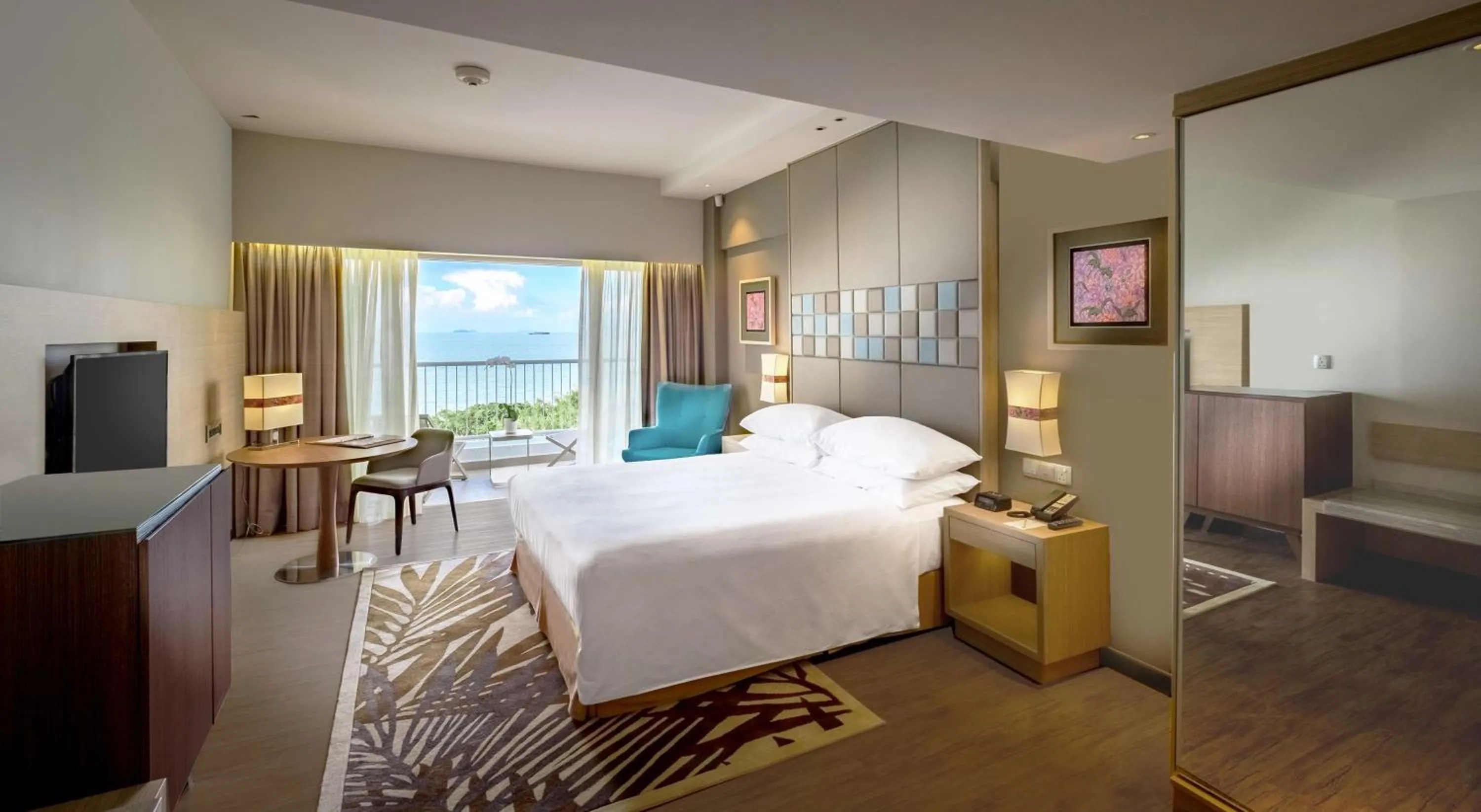 Bed in DoubleTree Resort by Hilton Hotel Penang