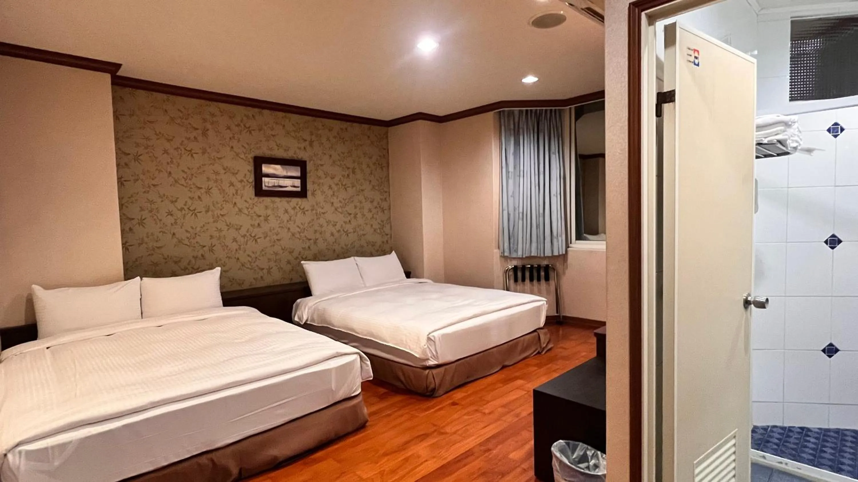 Photo of the whole room, Bed in Xiu Shui Hotel