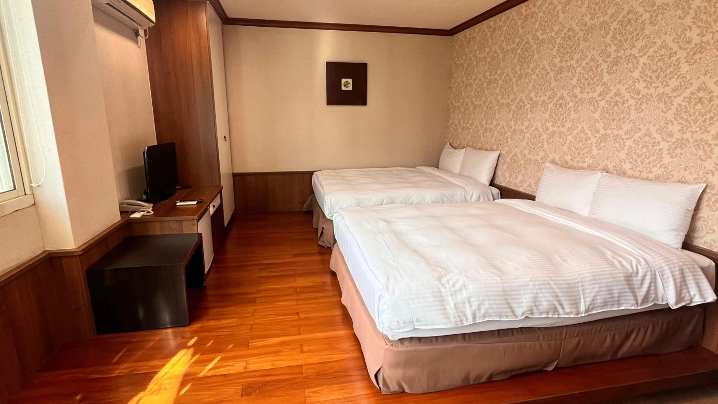 Photo of the whole room, Bed in Xiu Shui Hotel