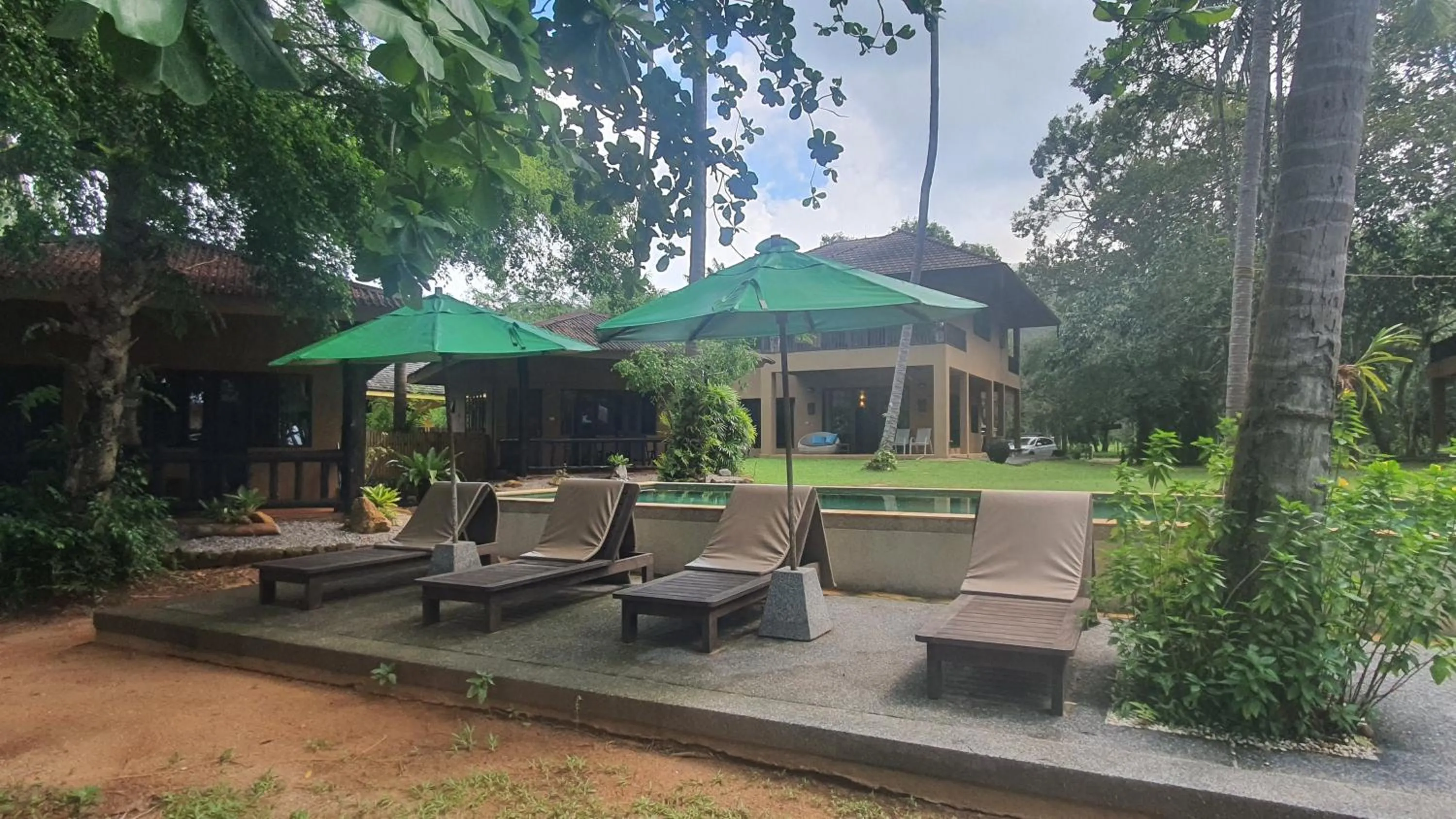 Swimming pool in KhaoTong Villa at Melina's