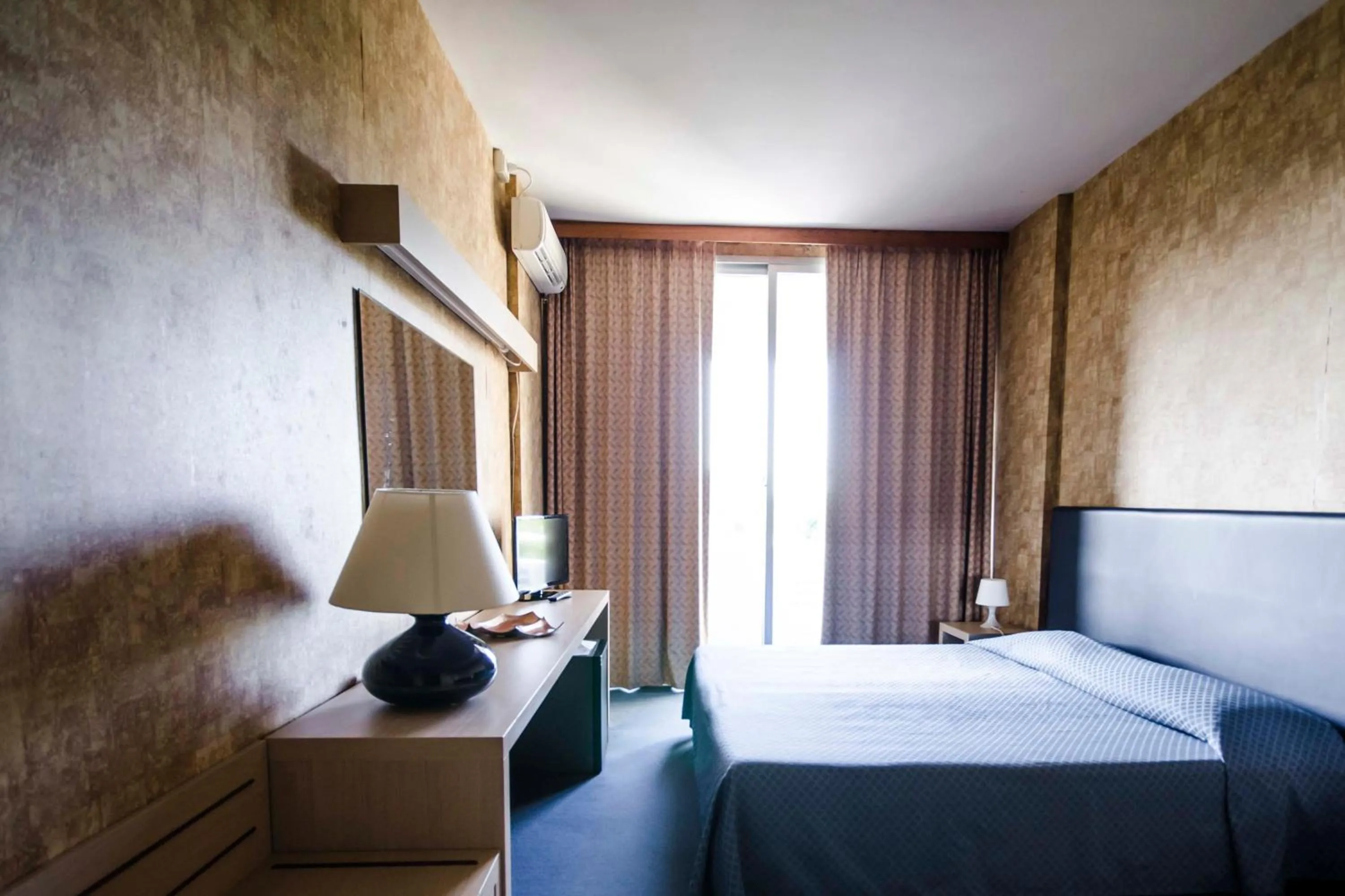 Photo of the whole room, Bed in Grand Hotel Helios