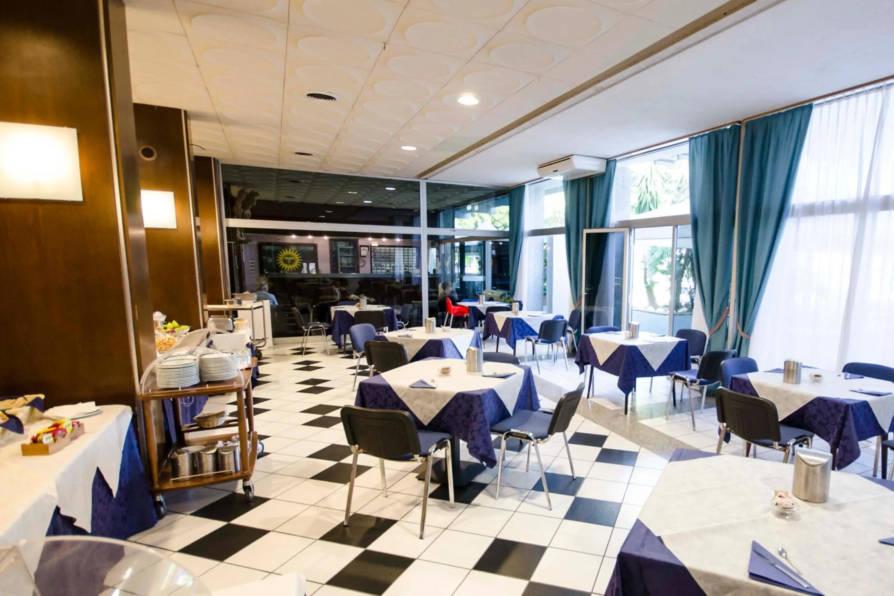 Restaurant/places to eat in Grand Hotel Helios