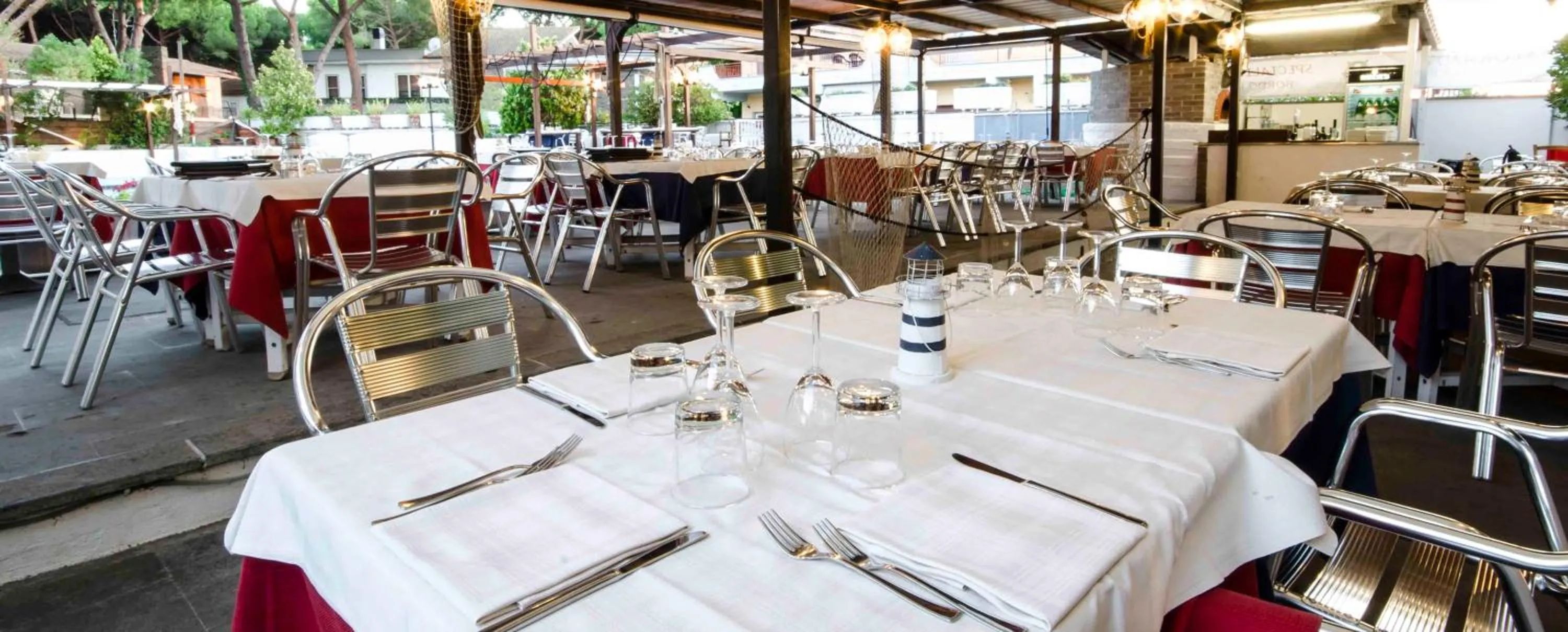 Restaurant/places to eat in Grand Hotel Helios