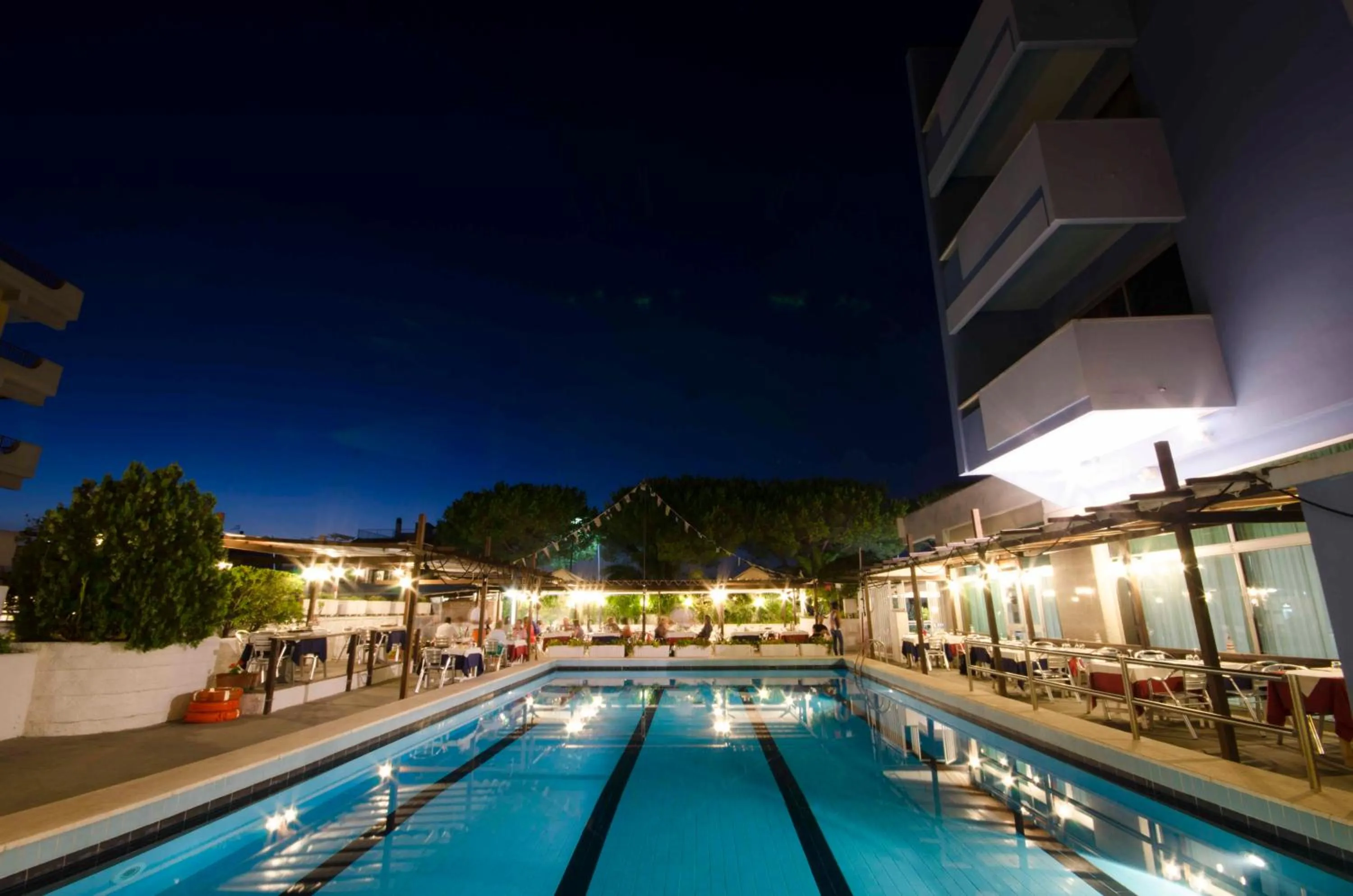 Restaurant/places to eat in Grand Hotel Helios