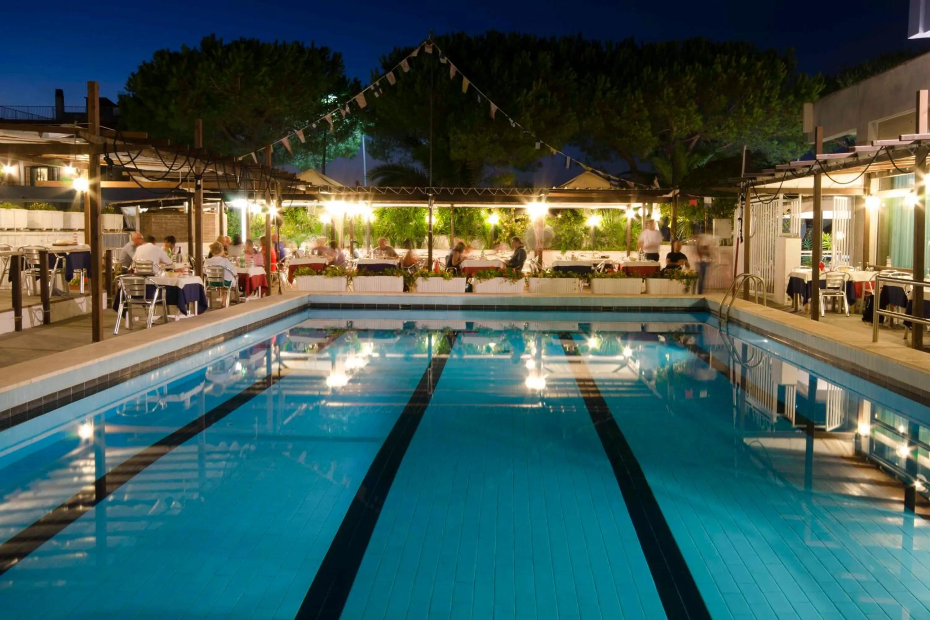 Restaurant/places to eat in Grand Hotel Helios