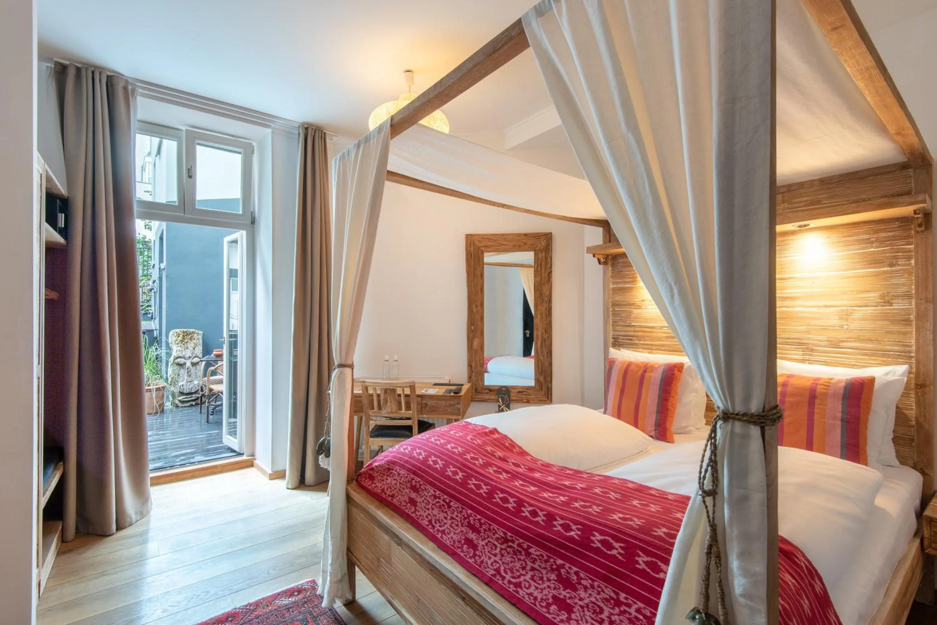 Bedroom, Bed in Lulu Guldsmeden