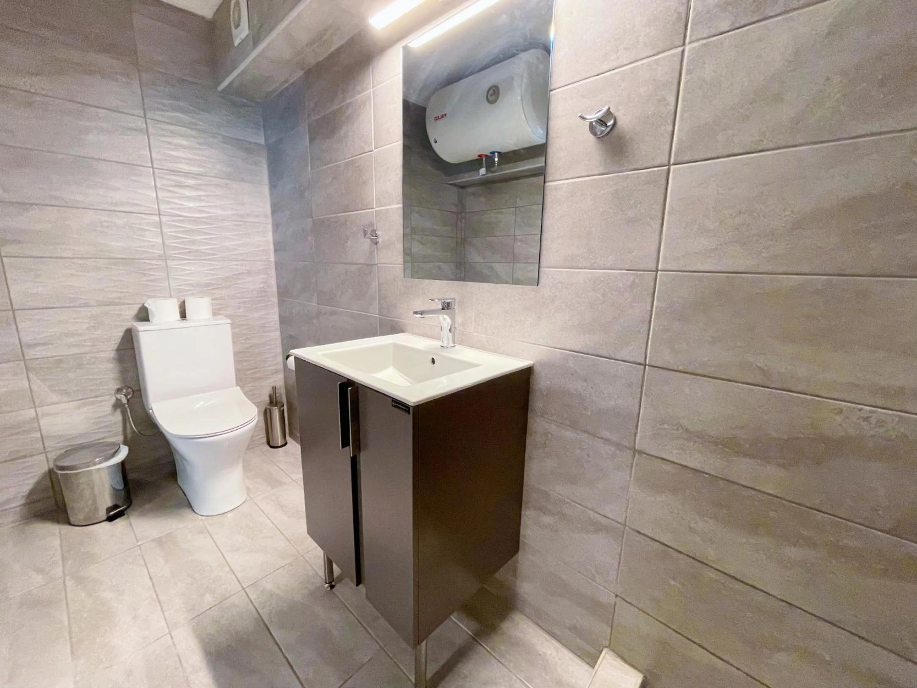 Shower in WSD Baia Acropolis Hotel Apartment