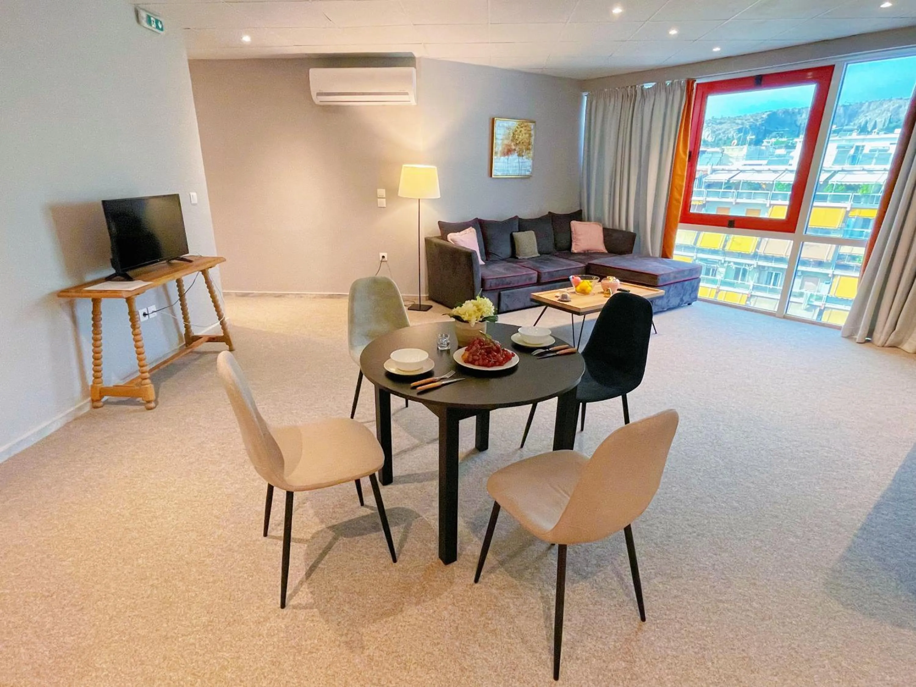 Dining area in WSD Baia Acropolis Hotel Apartment