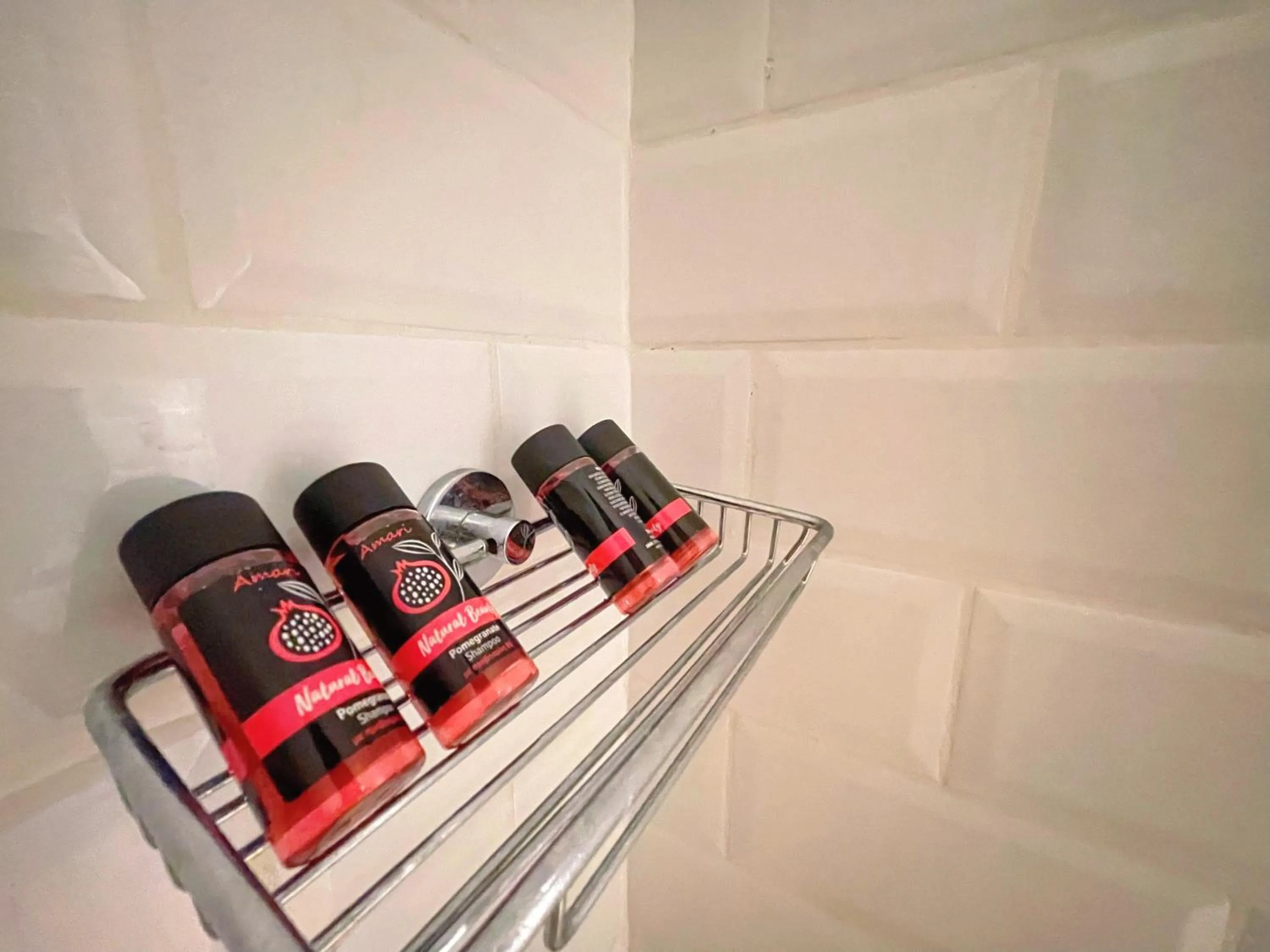 Shower in WSD Baia Acropolis Hotel Apartment