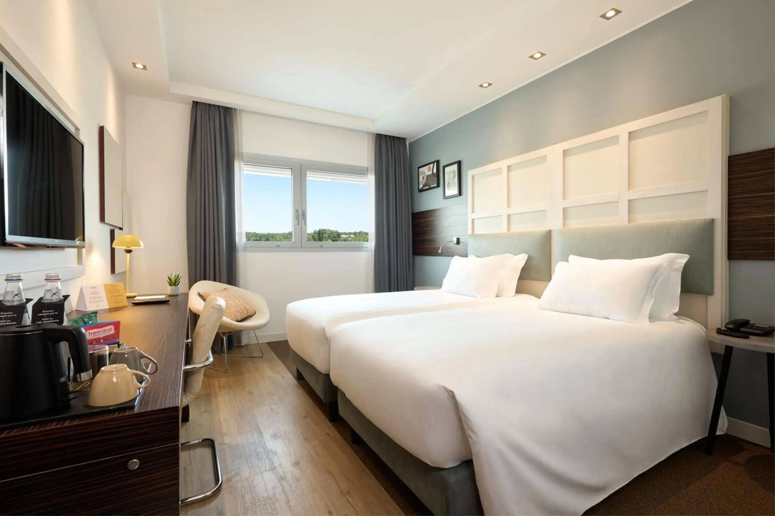 Standard Room with One Queen Bed and Two Single Beds in voco Venice Mestre - The Quid by IHG Standard Room with One Queen Bed and Two Single Beds in voco Venice Mestre - The Quid by IHG