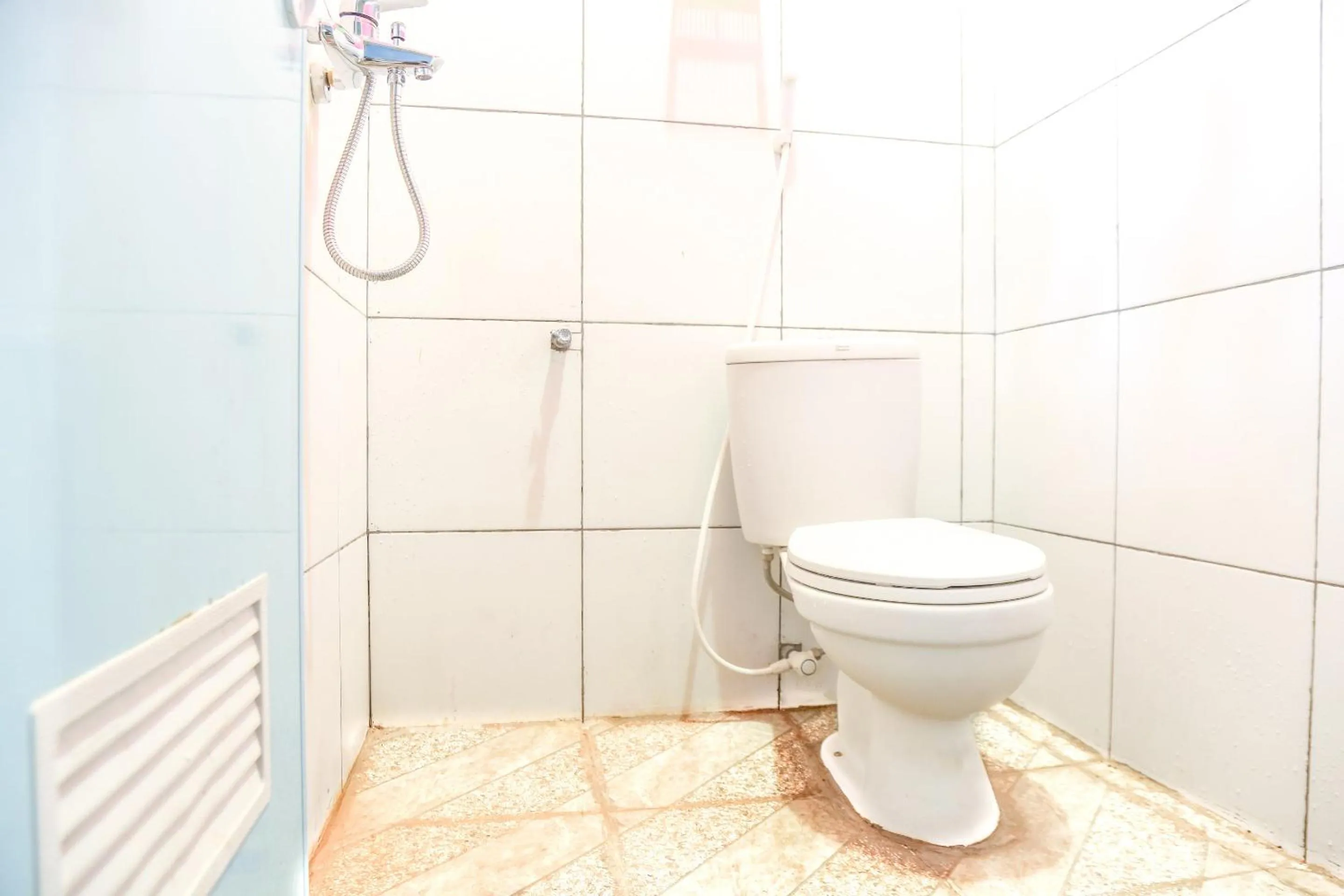 Bathroom in OYO 1662 Zury Homestay