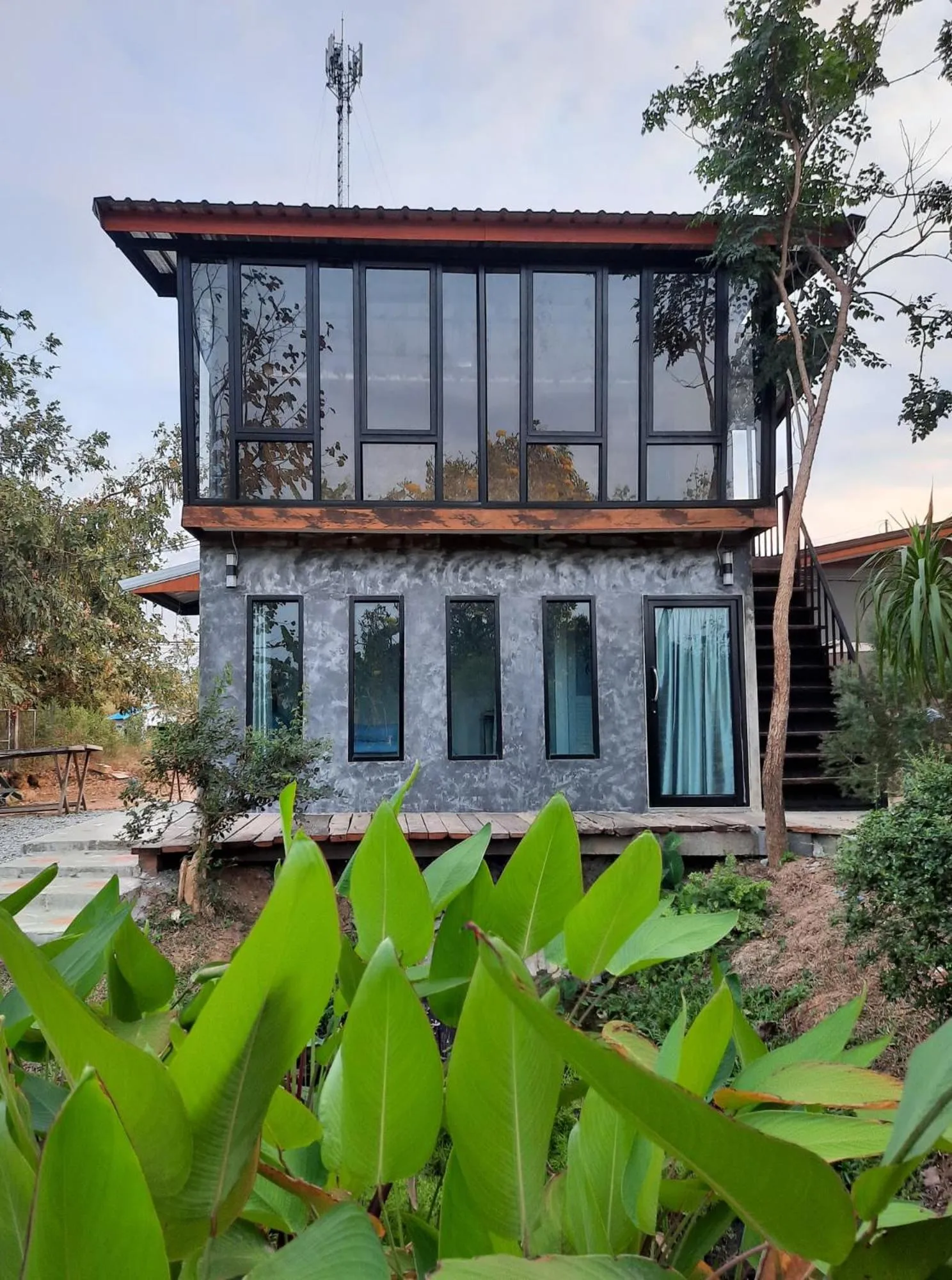 Property building in Heuan Na Khee