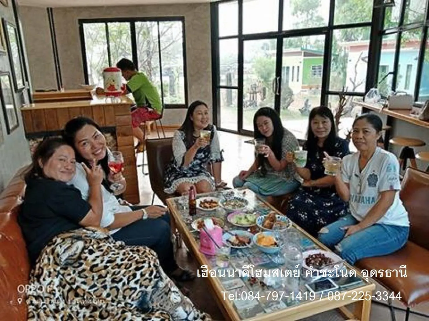 Staff in Heuan Na Khee