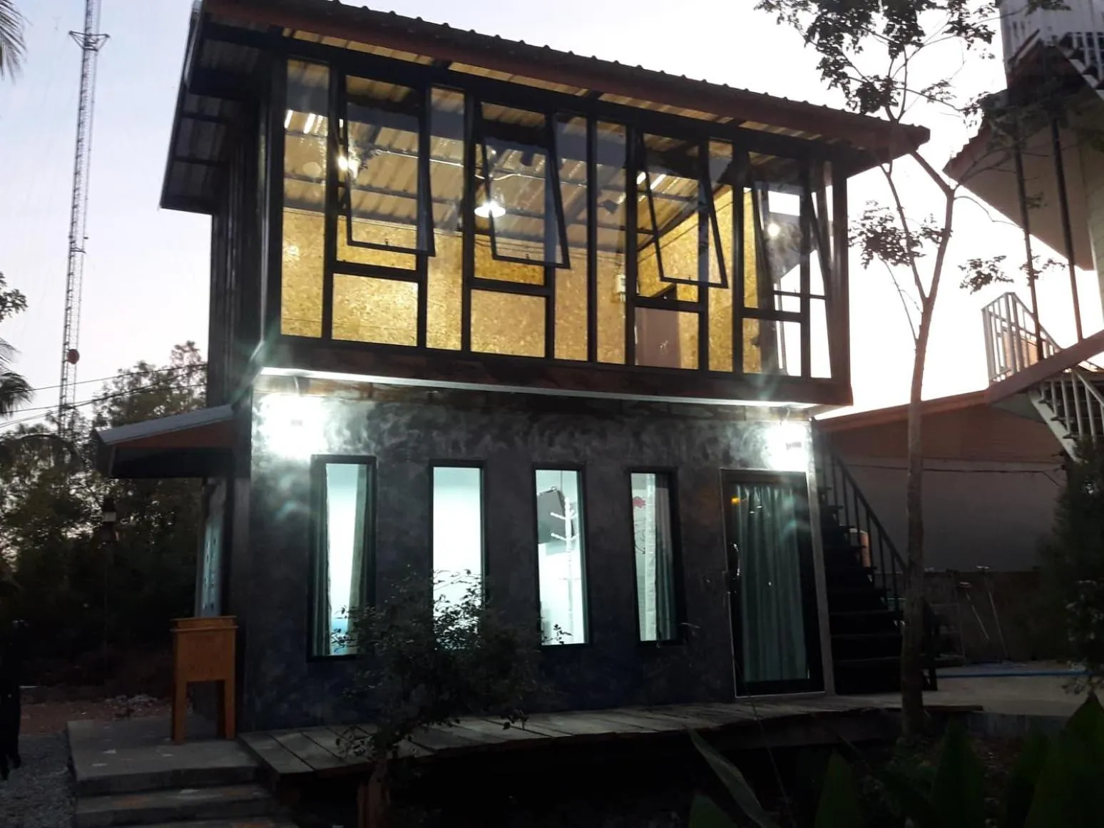Property building in Heuan Na Khee