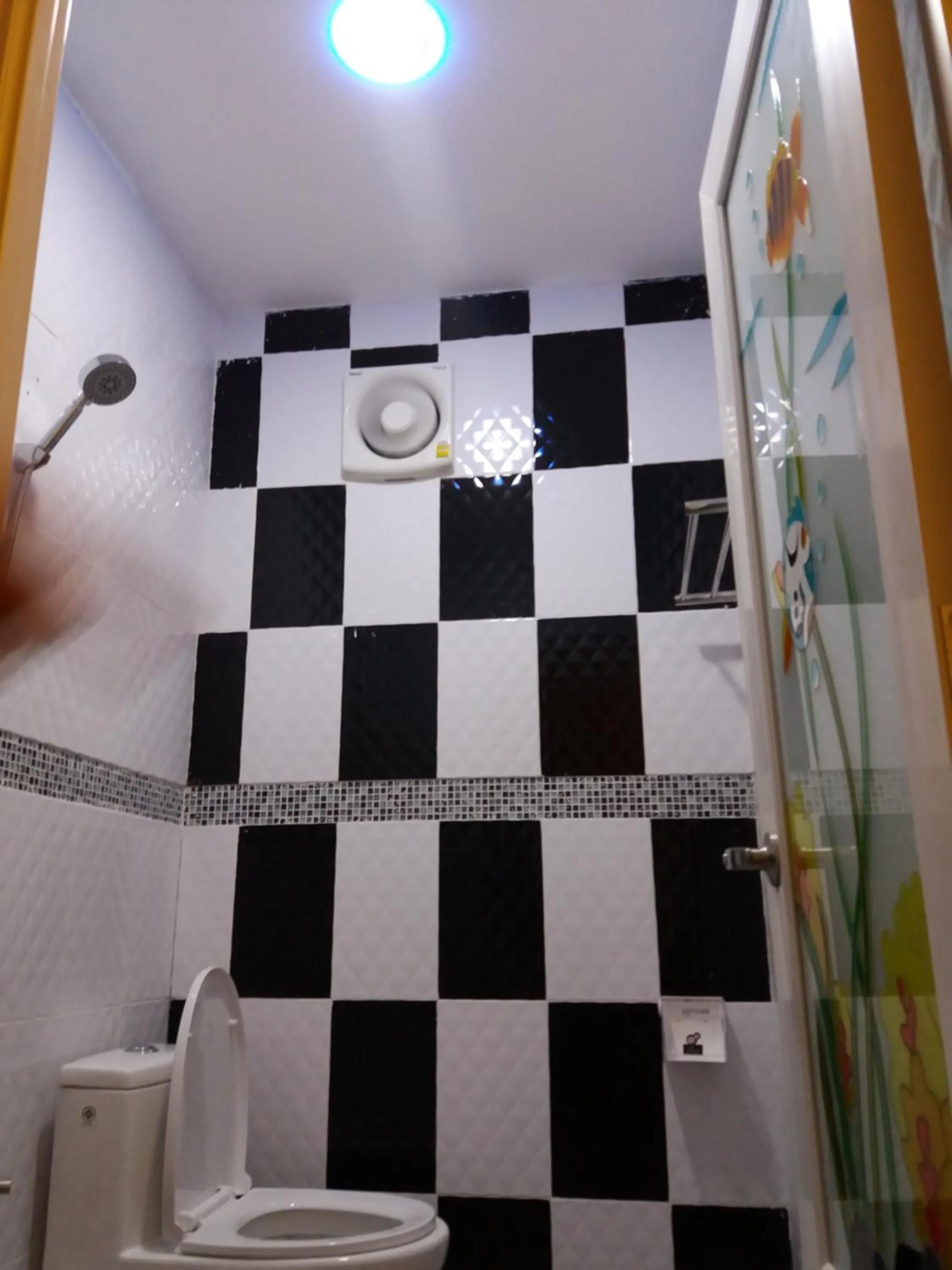 Shower in Heuan Na Khee