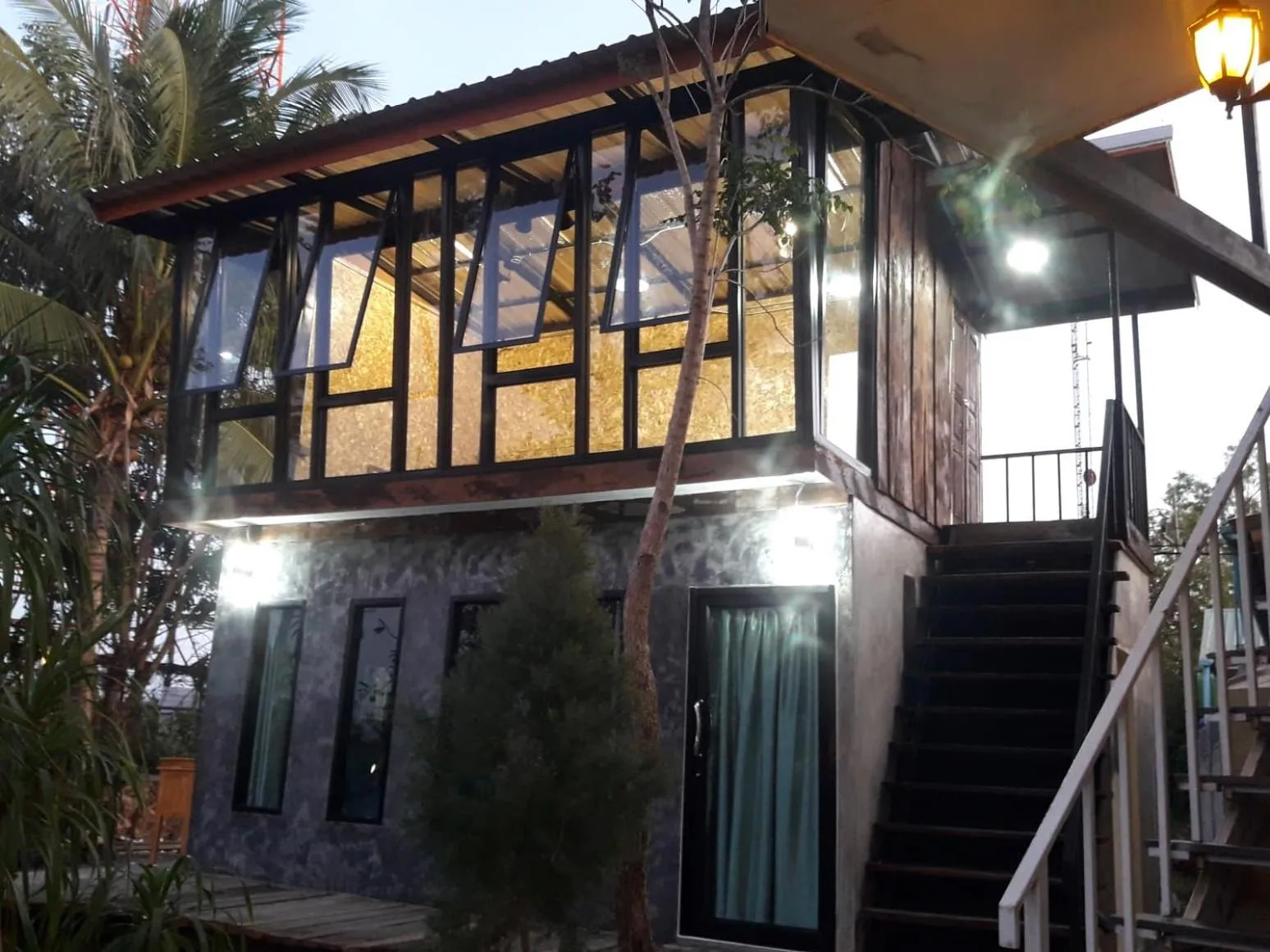 Property building in Heuan Na Khee