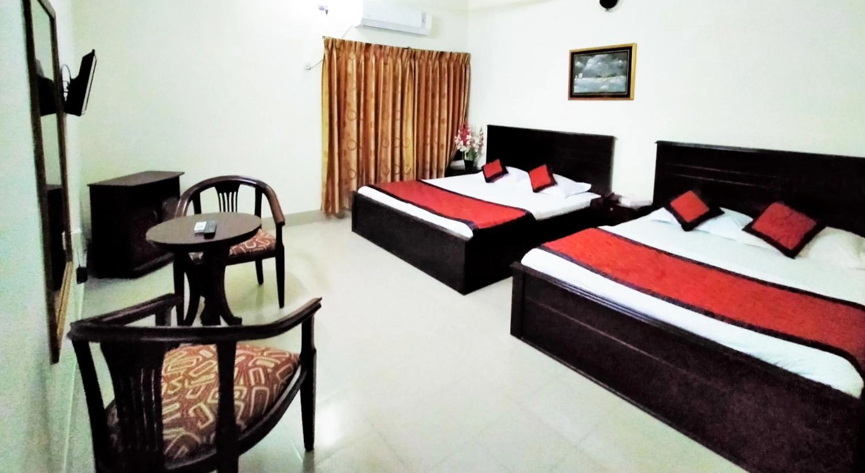 Photo of the whole room, Bed in Hotel Supreme