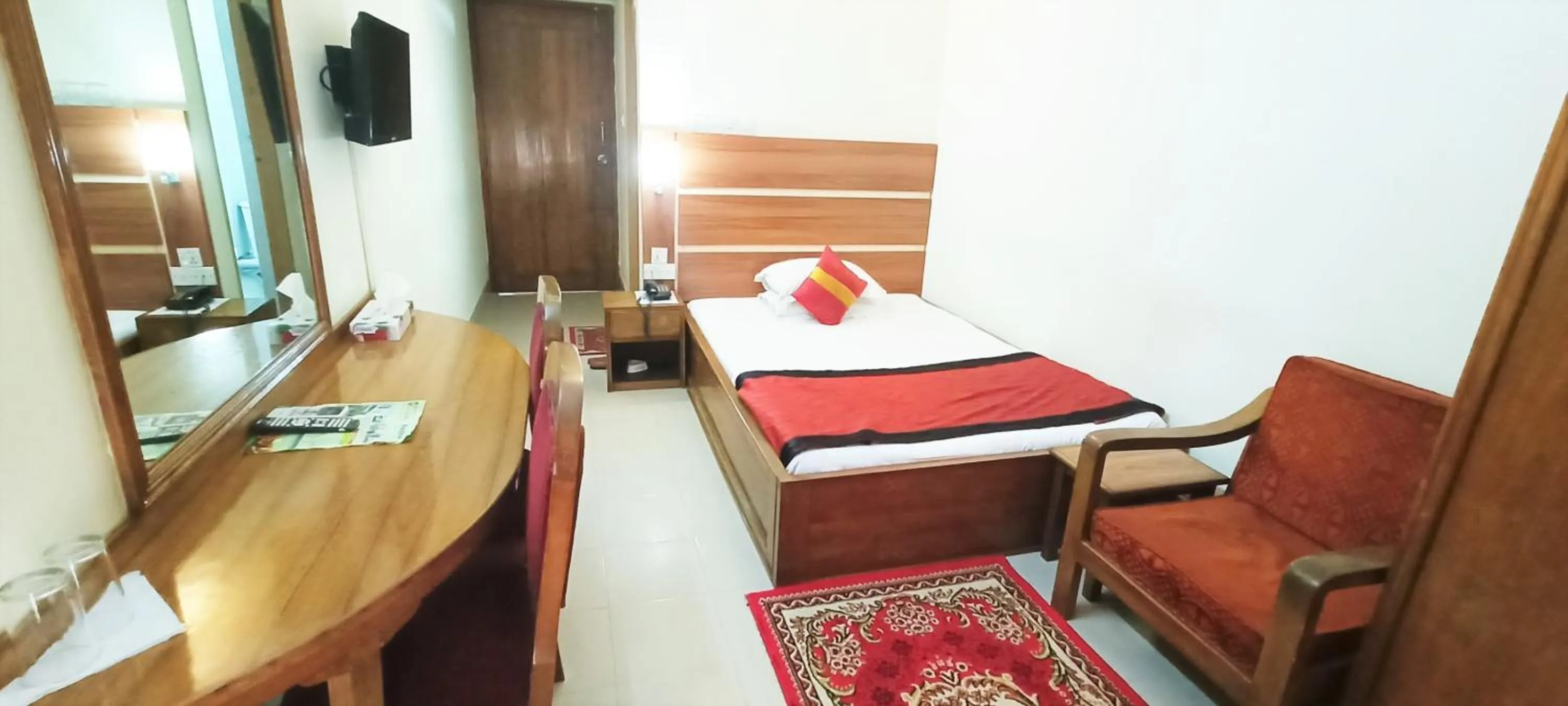 Bedroom, Bed in Hotel Supreme