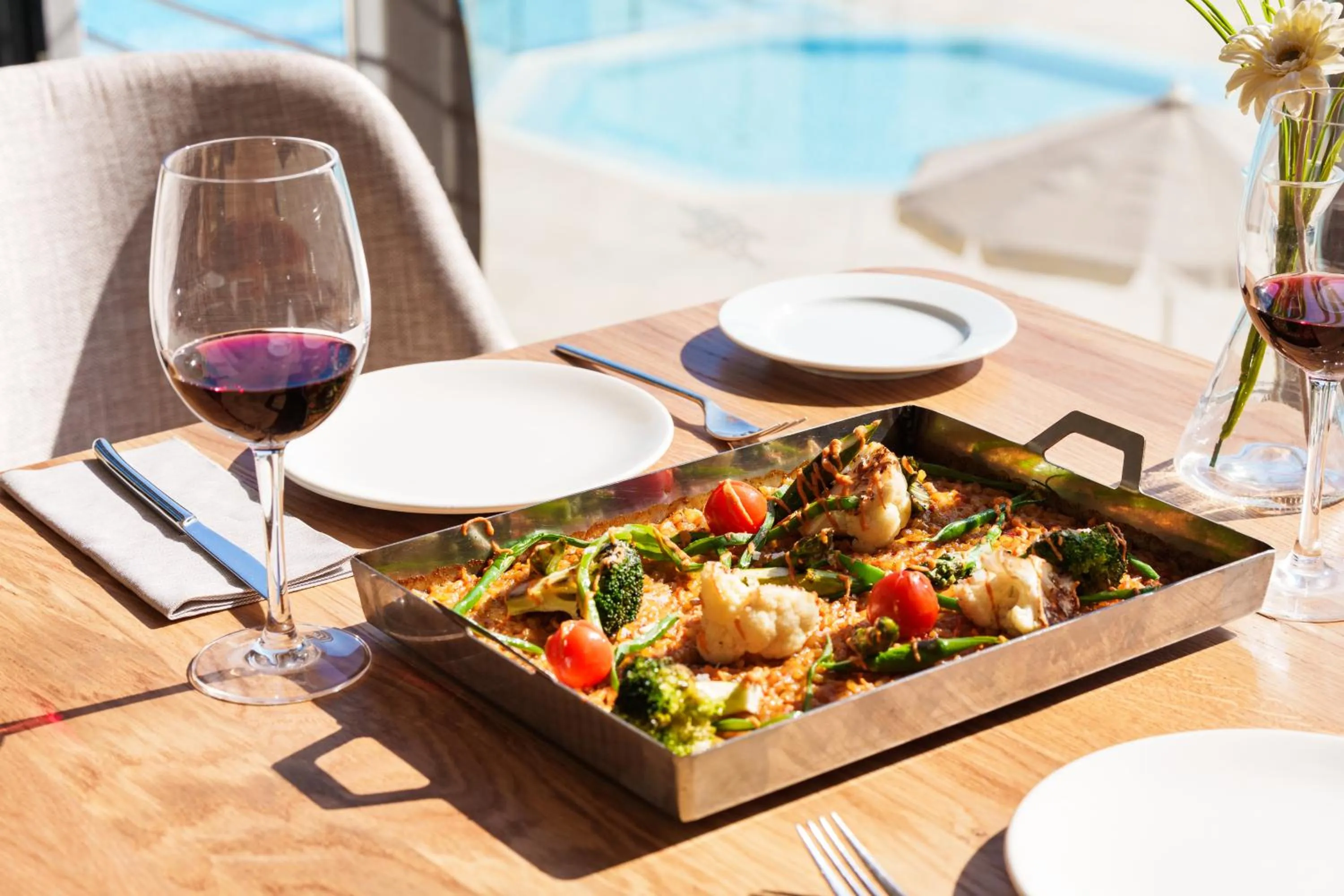 Restaurant/places to eat in Bahia Suites Camp de Mar