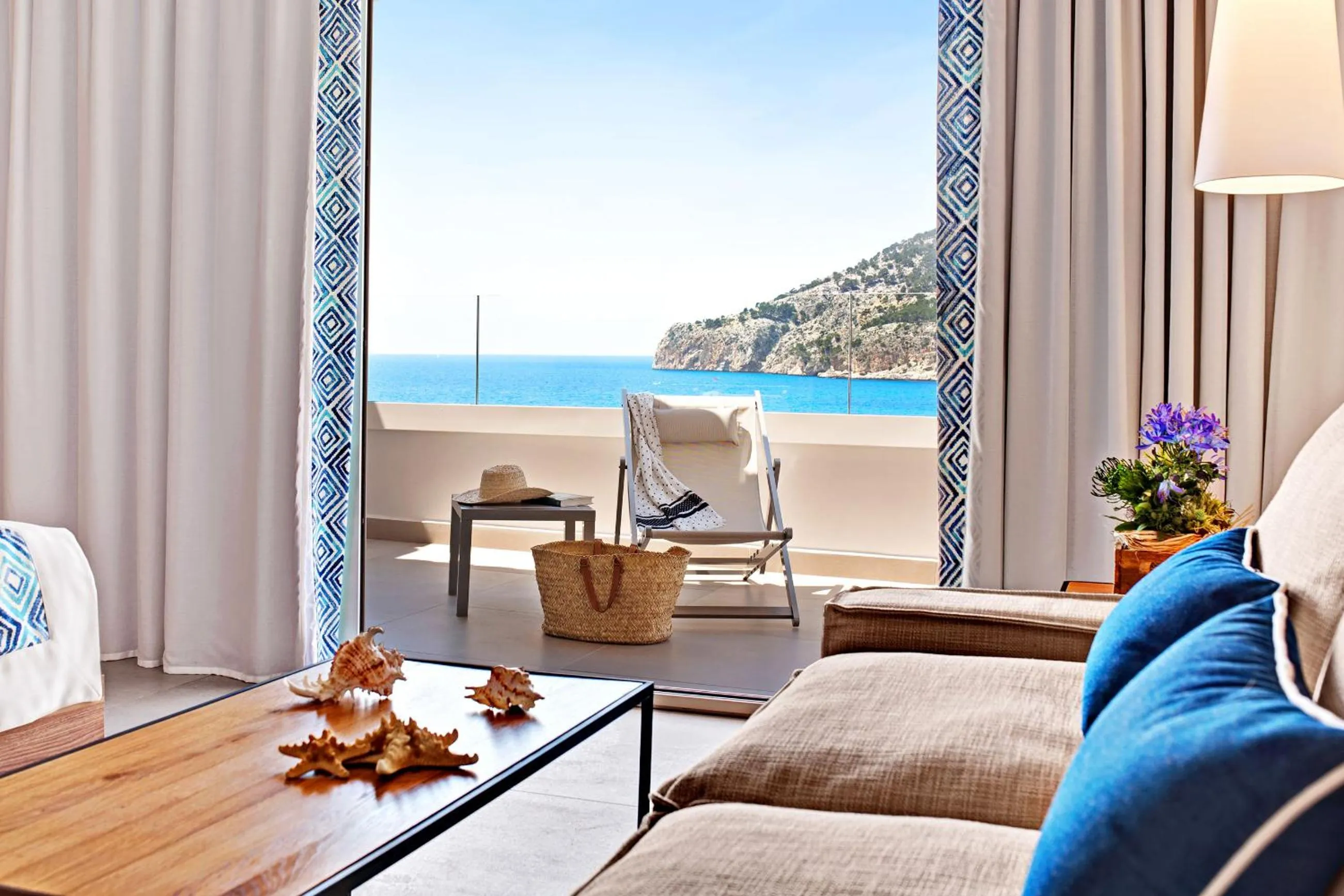 Day in Bahia Suites Camp de Mar