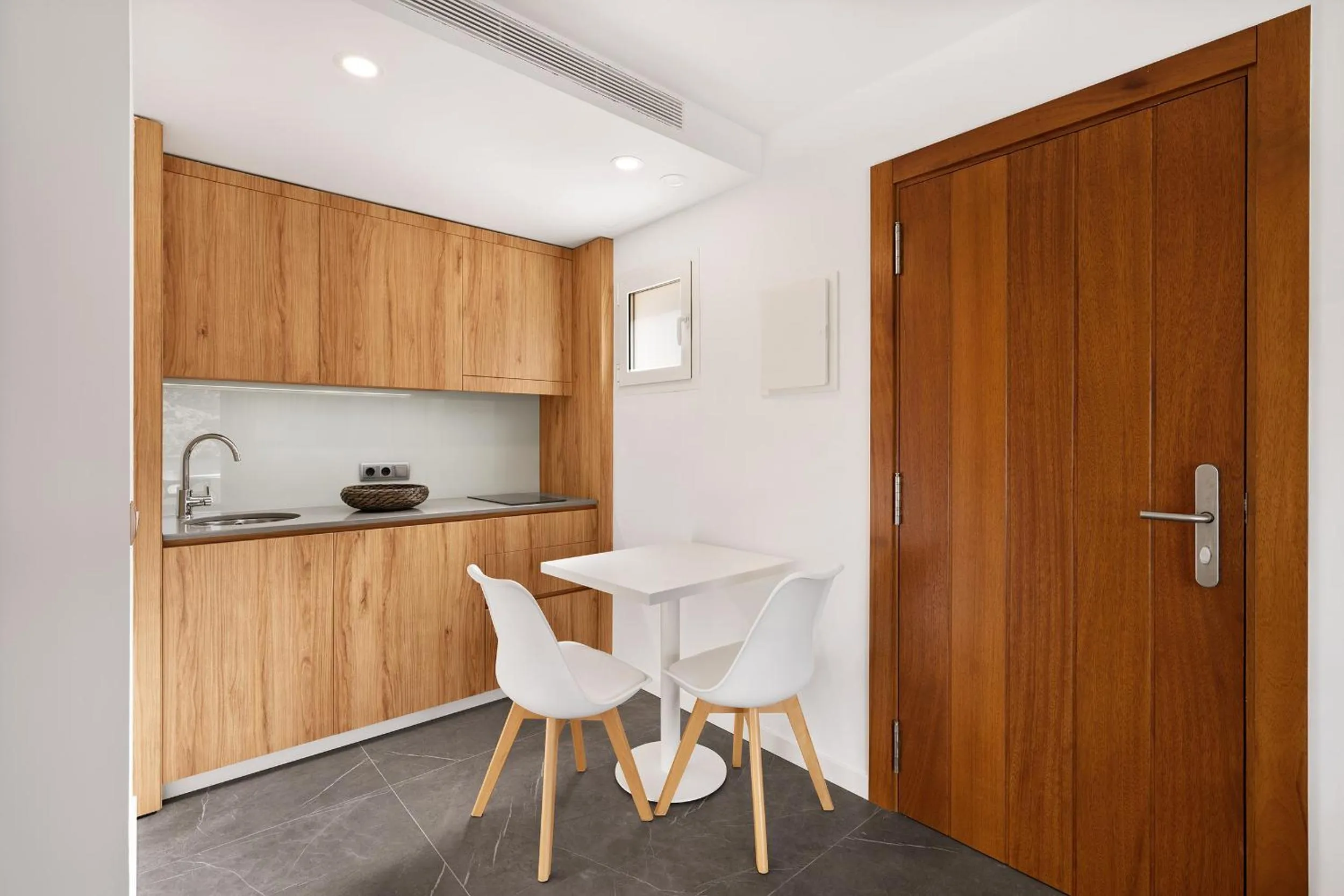 Kitchen or kitchenette in Bahia Suites Camp de Mar