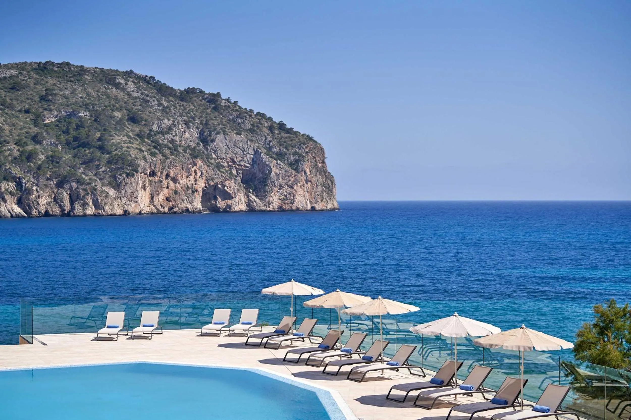 Pool view in Bahia Suites Camp de Mar