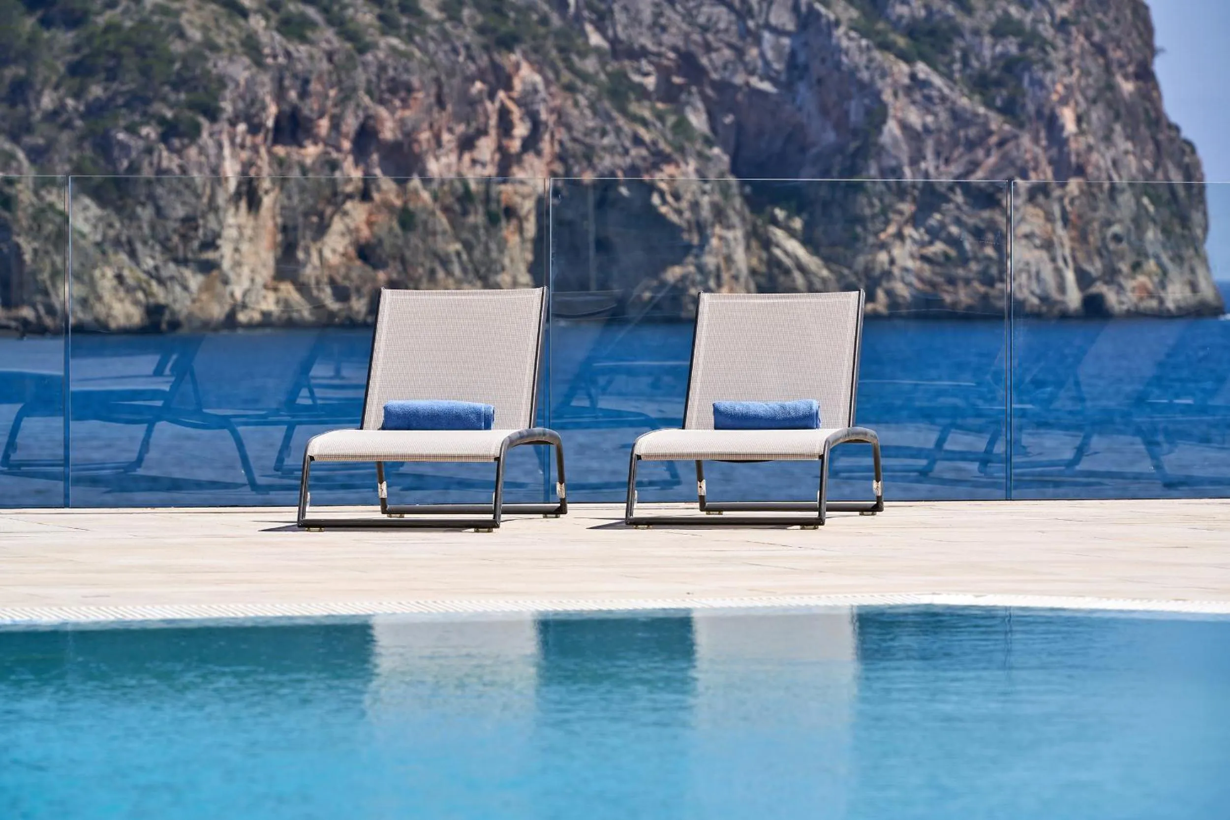 Pool view in Bahia Suites Camp de Mar