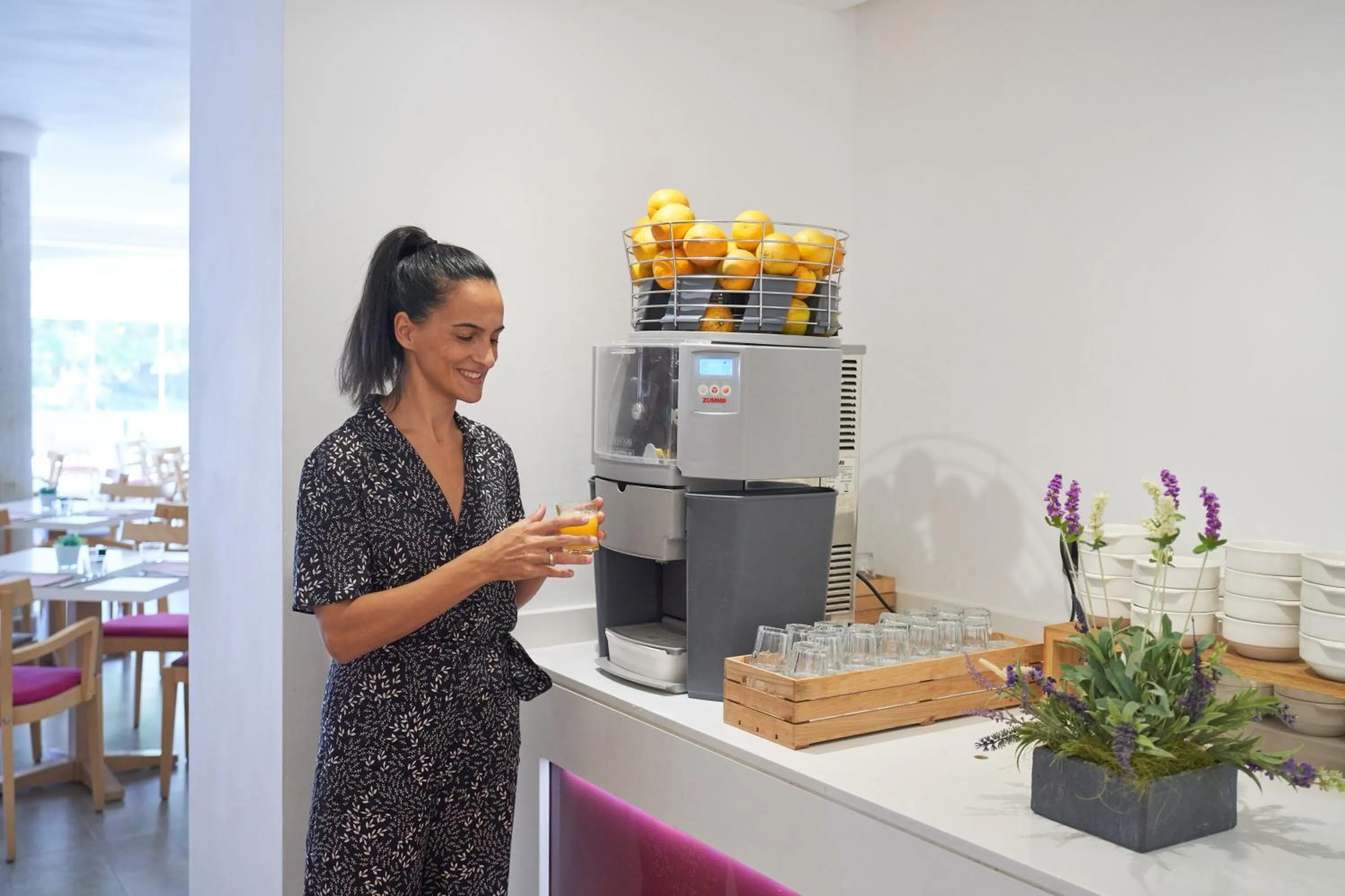 Restaurant/places to eat in Bahia Suites Camp de Mar