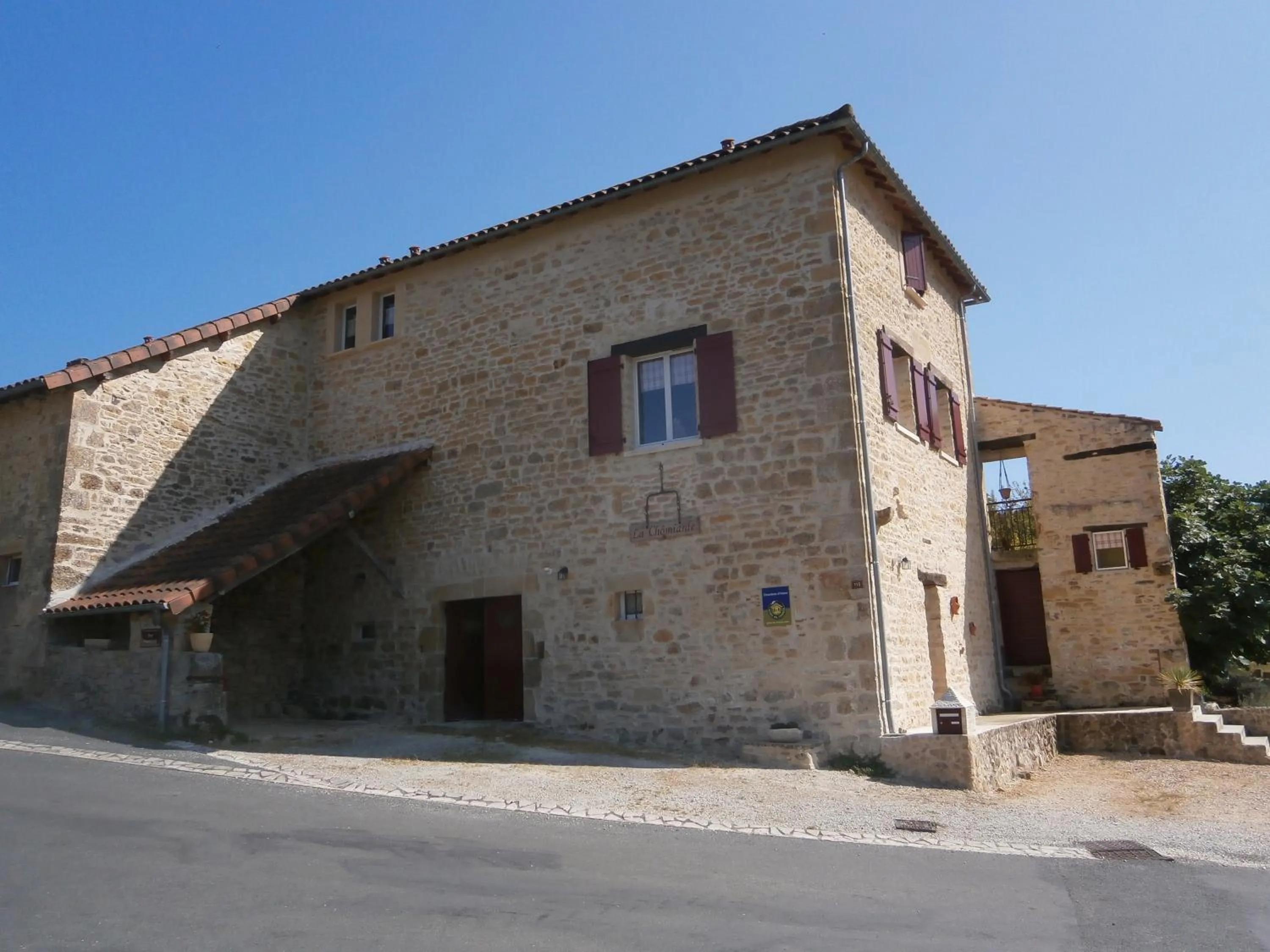 Property building in la chomiarde