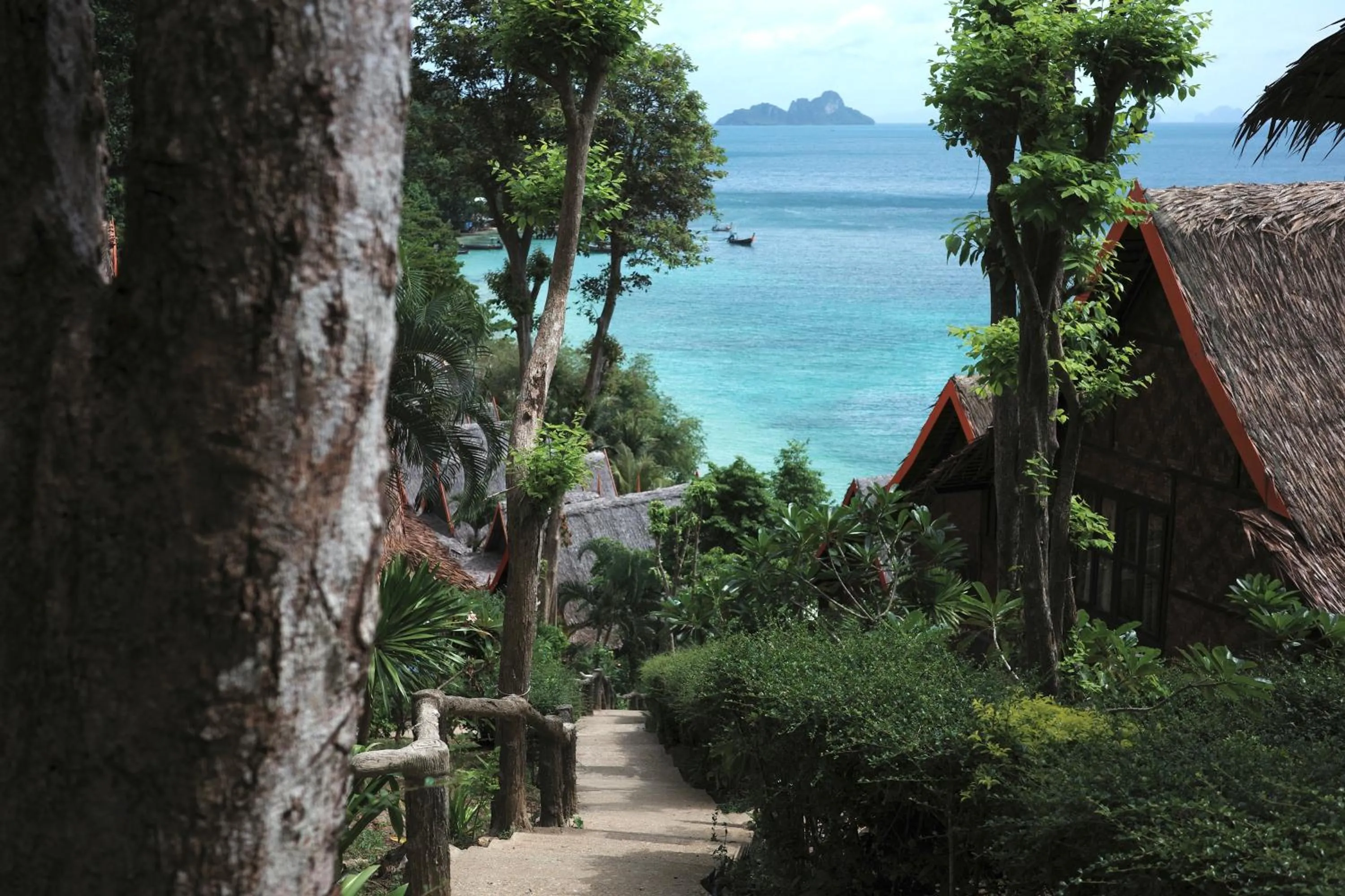 Hiking in Phi Phi Relax Beach Resort