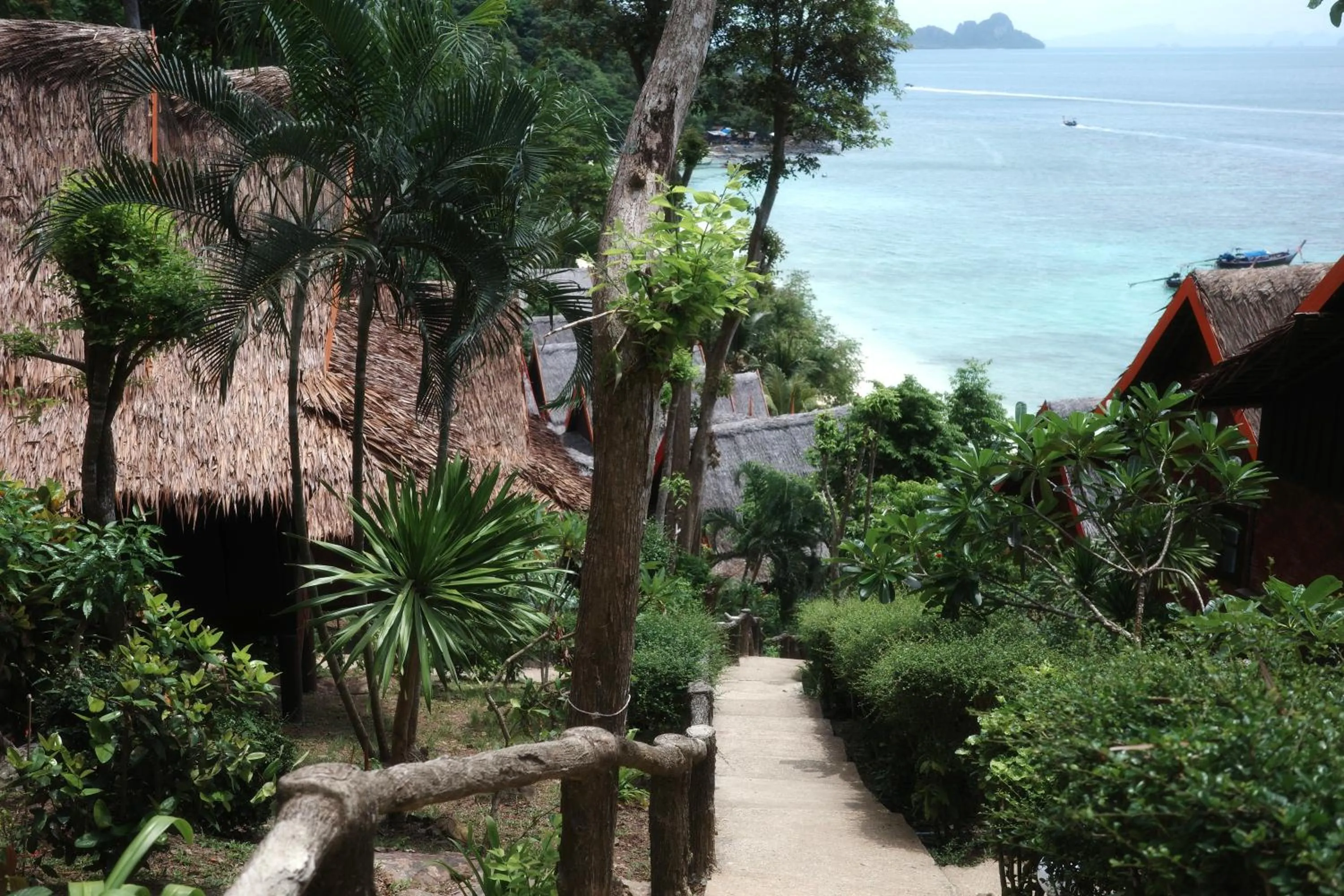 Hiking in Phi Phi Relax Beach Resort