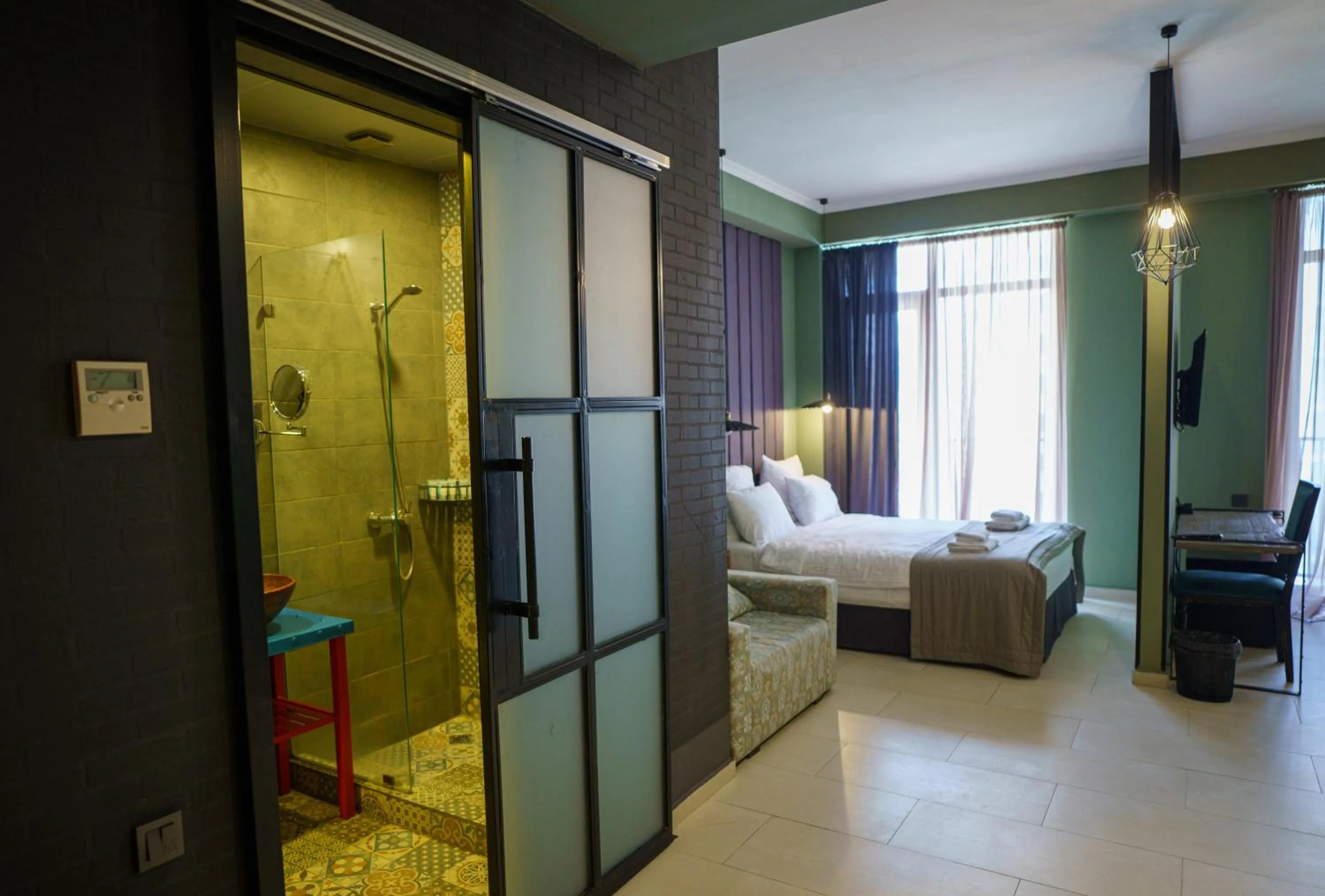 Shower in Boulevardside