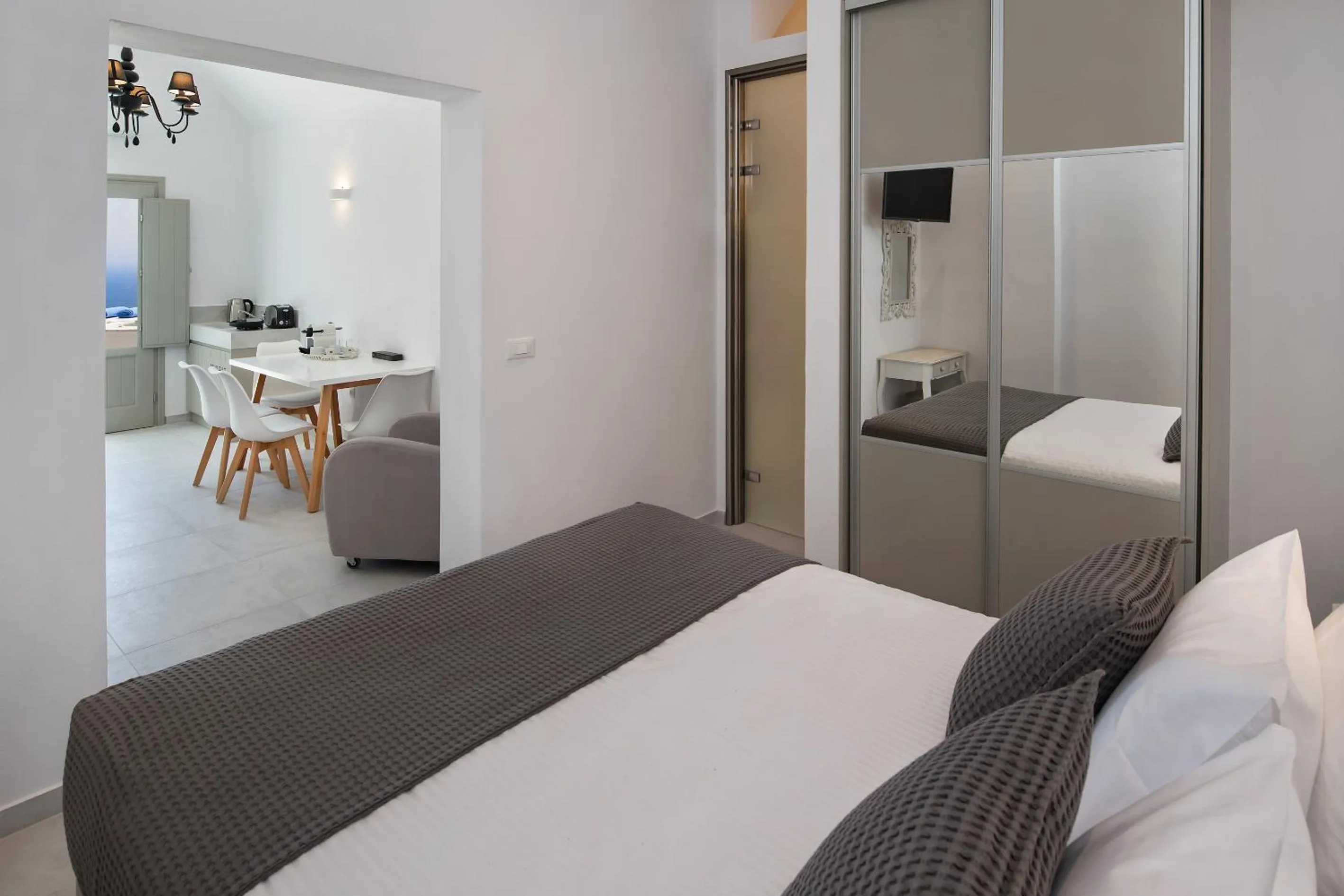 Bedroom, Bed in Altemar Suites