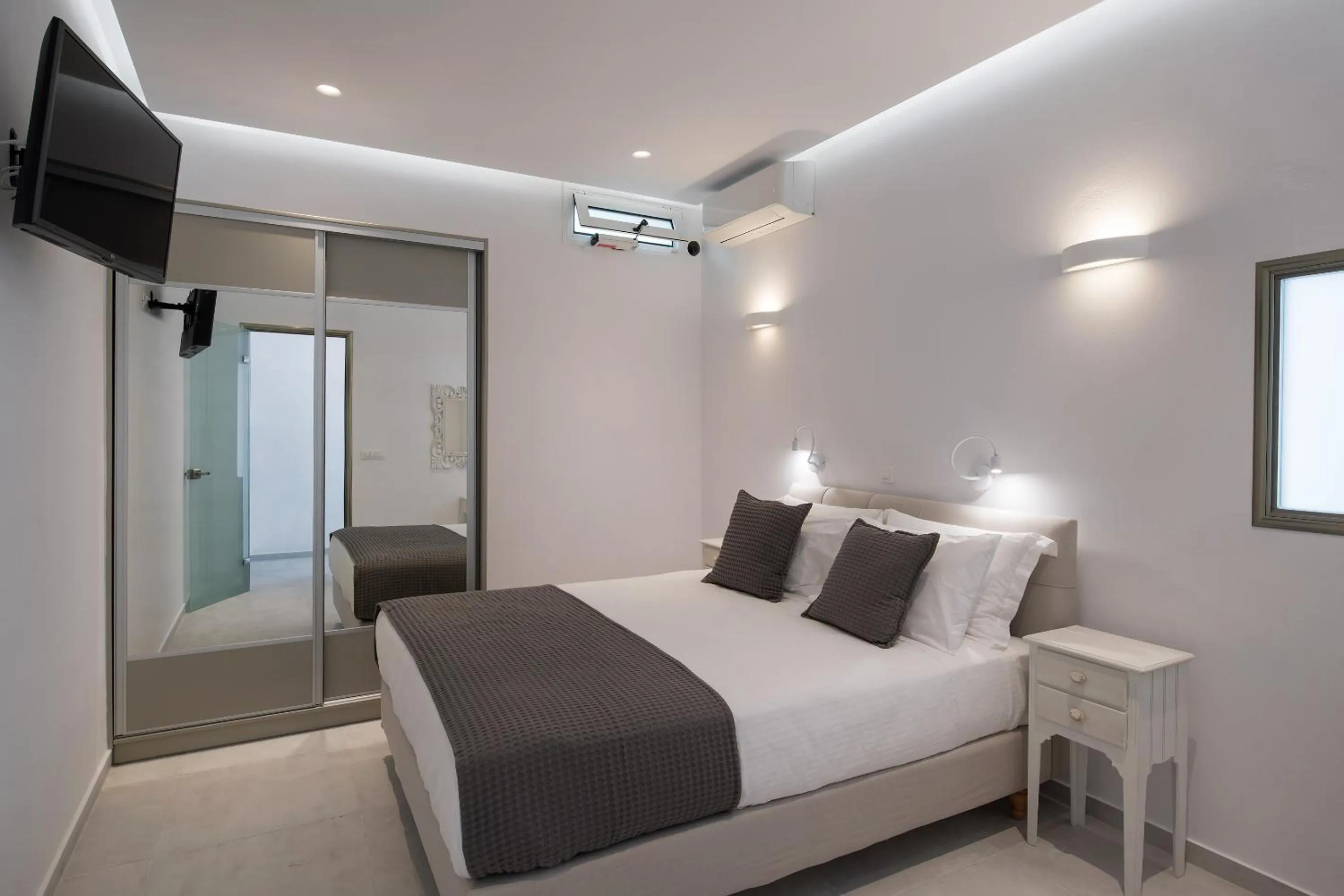 Bedroom, Bed in Altemar Suites