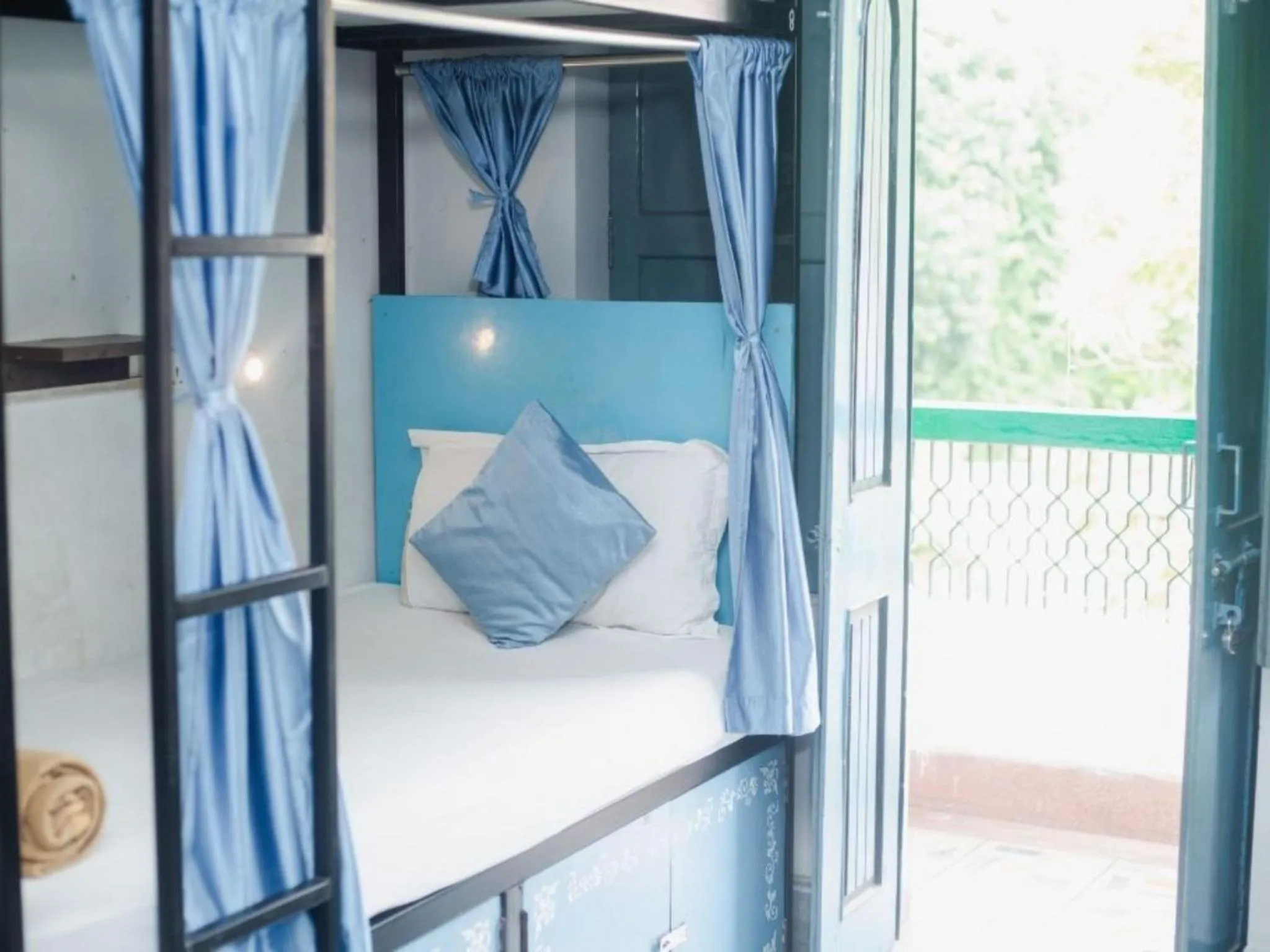 Bed in Moustache Varanasi