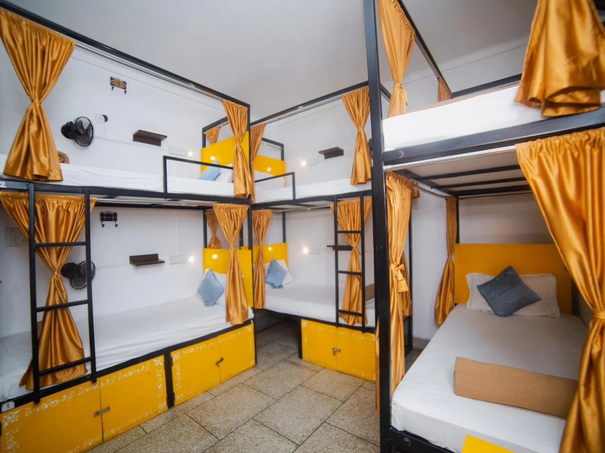 Bed in Moustache Varanasi