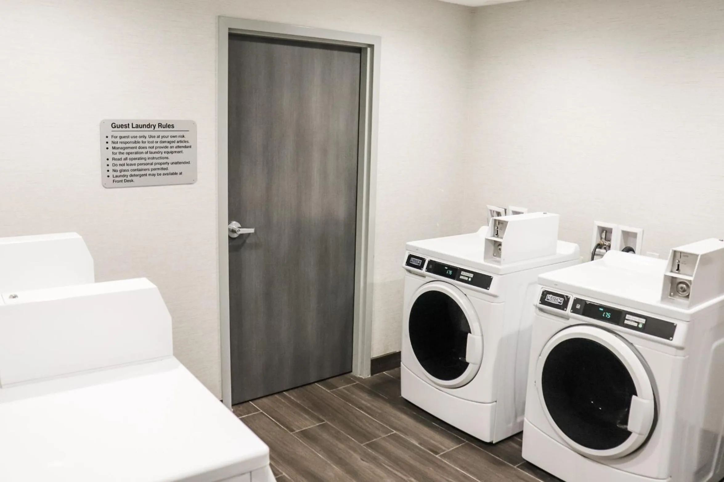 Property building in La Quinta by Wyndham Oklahoma City Airport