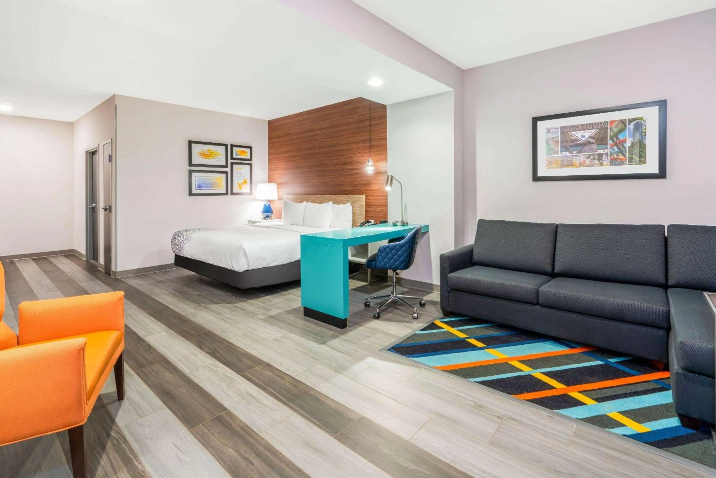 Bed in La Quinta by Wyndham Oklahoma City Airport