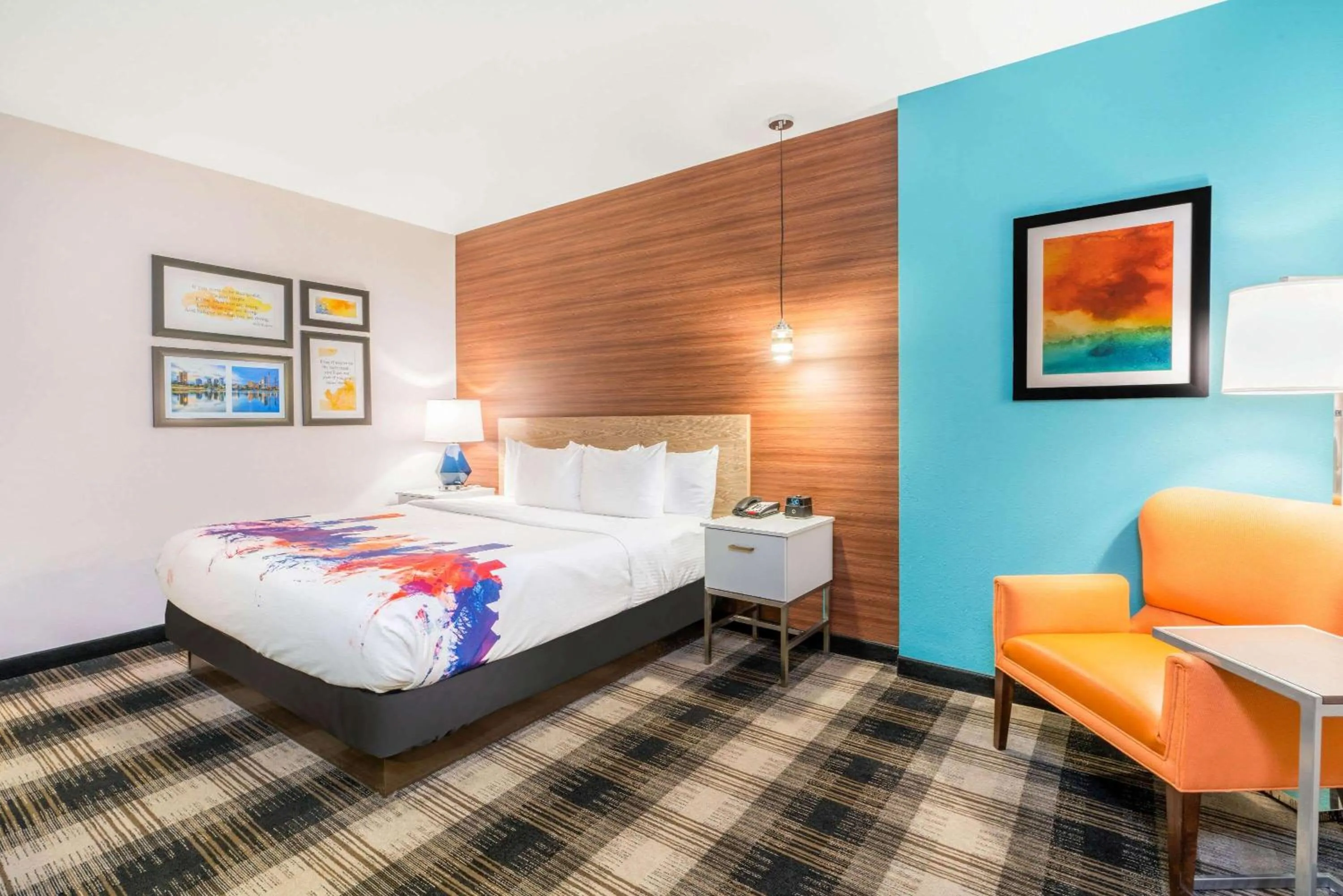 Photo of the whole room, Bed in La Quinta by Wyndham Oklahoma City Airport