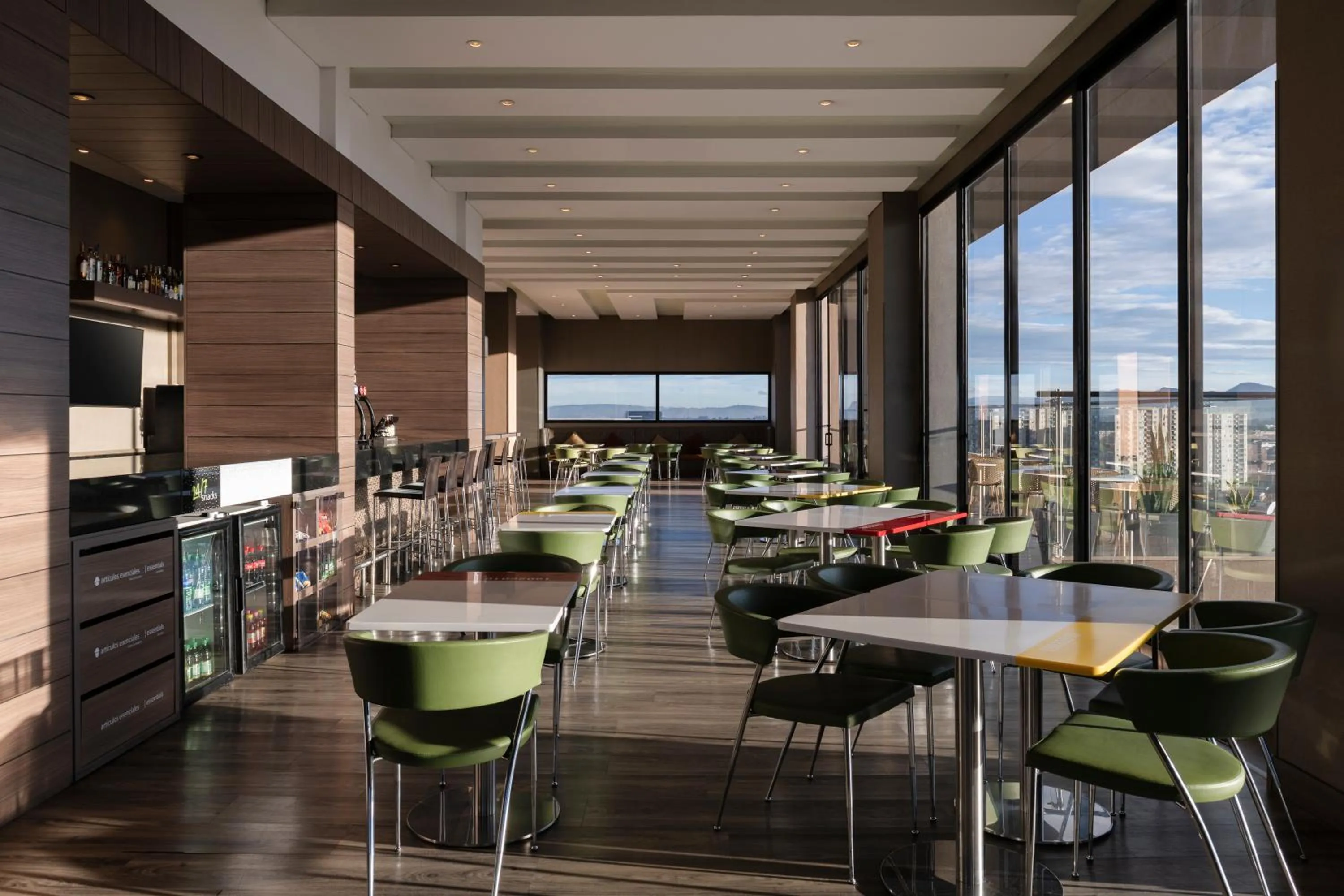 Restaurant/places to eat in Hampton By Hilton Bogota Airport