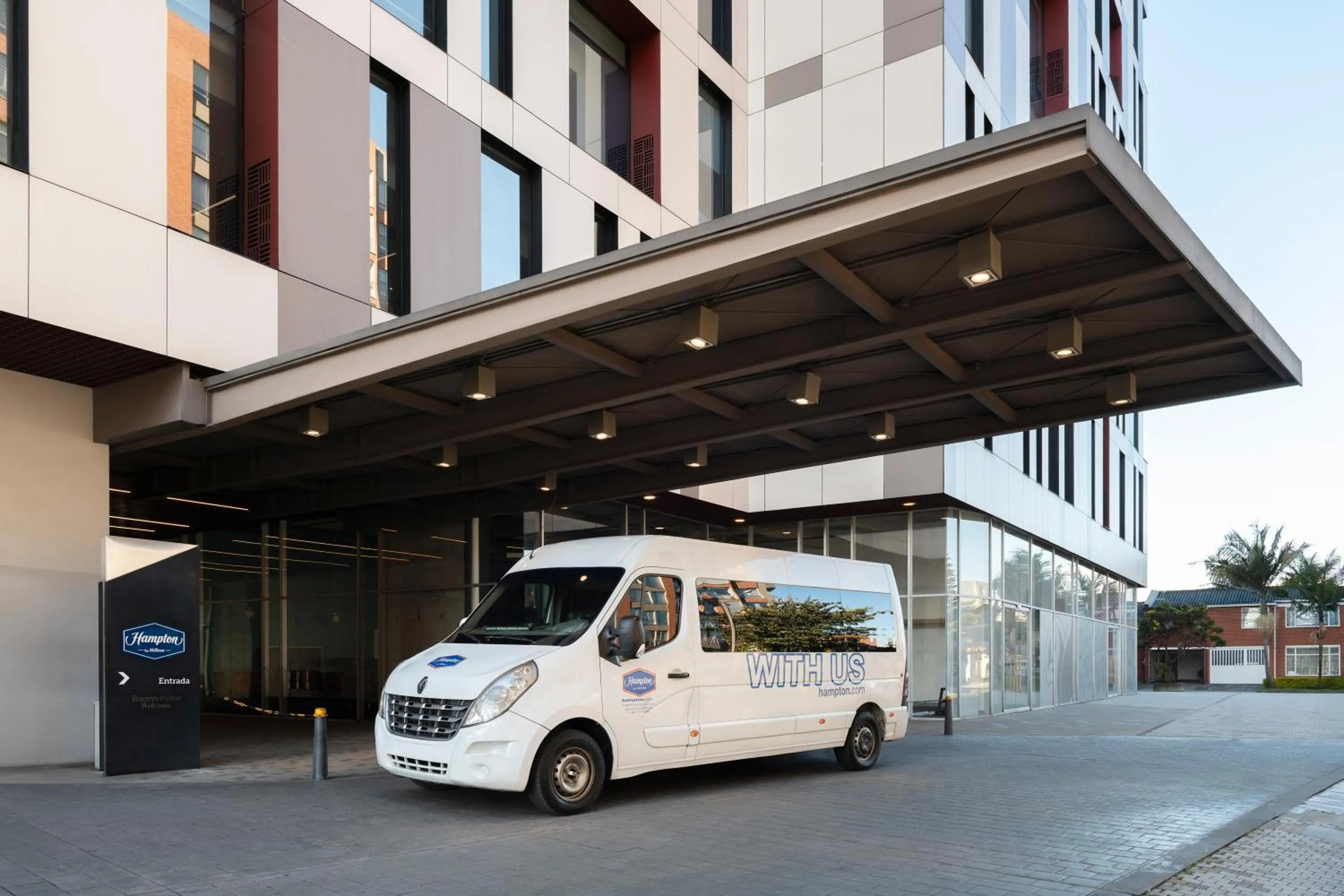 shuttle in Hampton By Hilton Bogota Airport