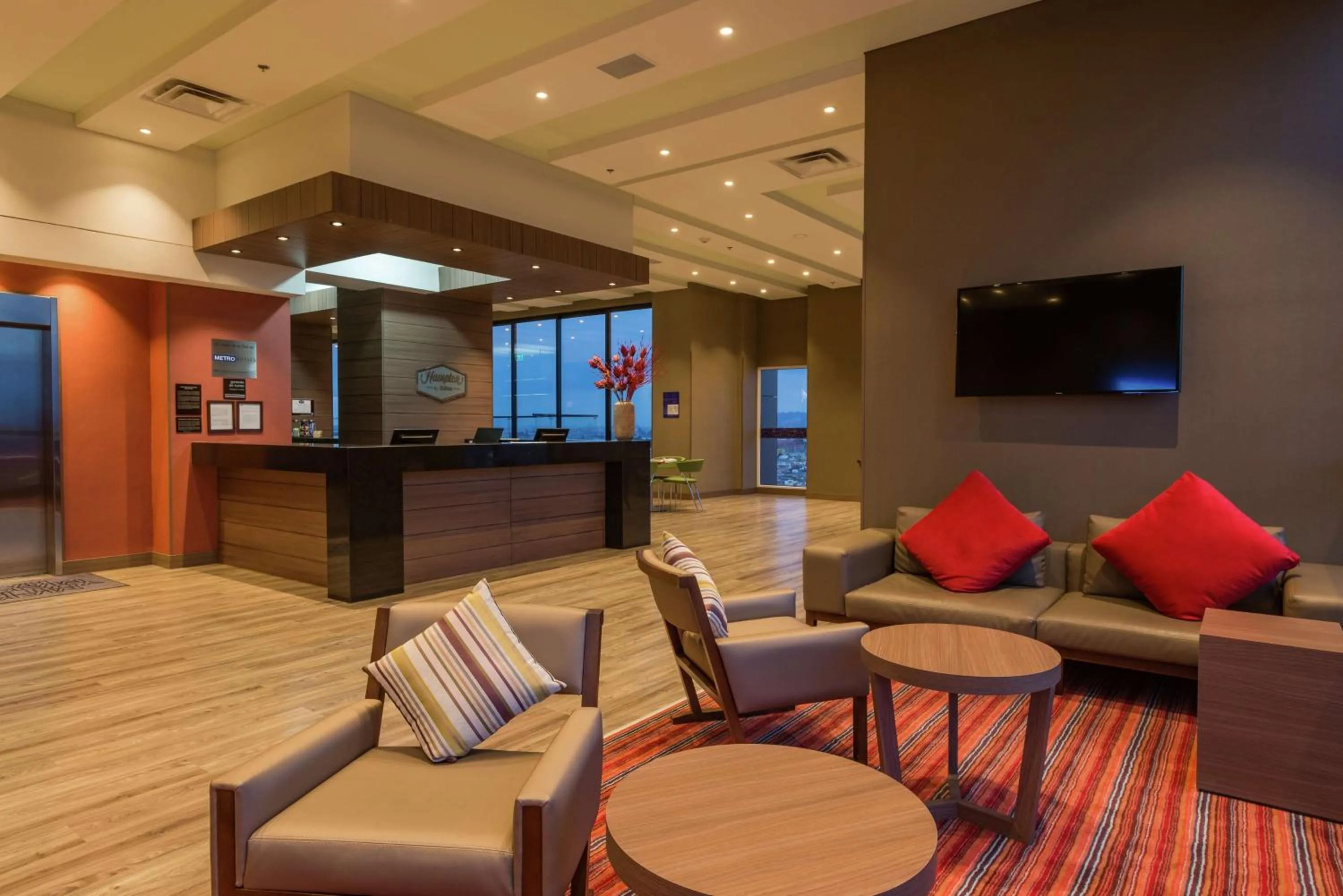 Lobby or reception in Hampton By Hilton Bogota Airport