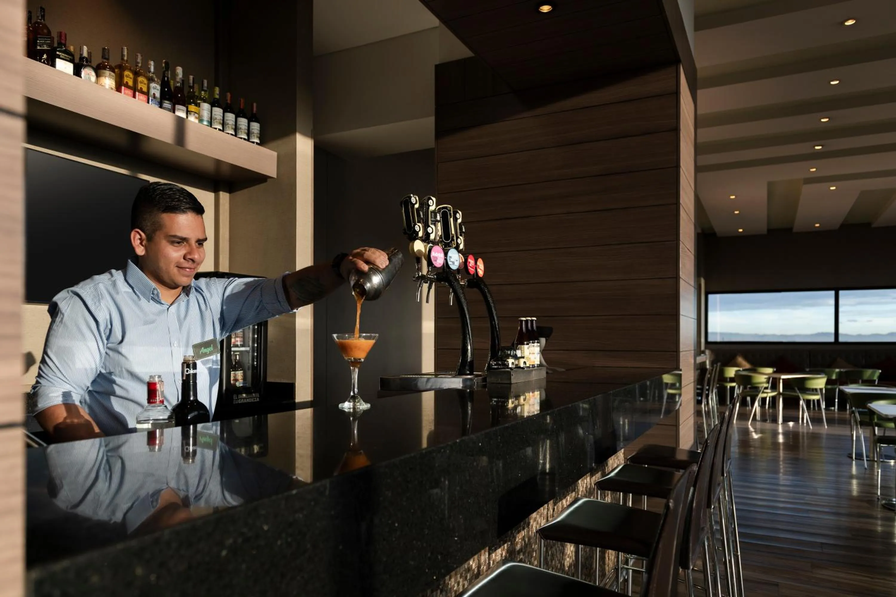 Lounge or bar in Hampton By Hilton Bogota Airport
