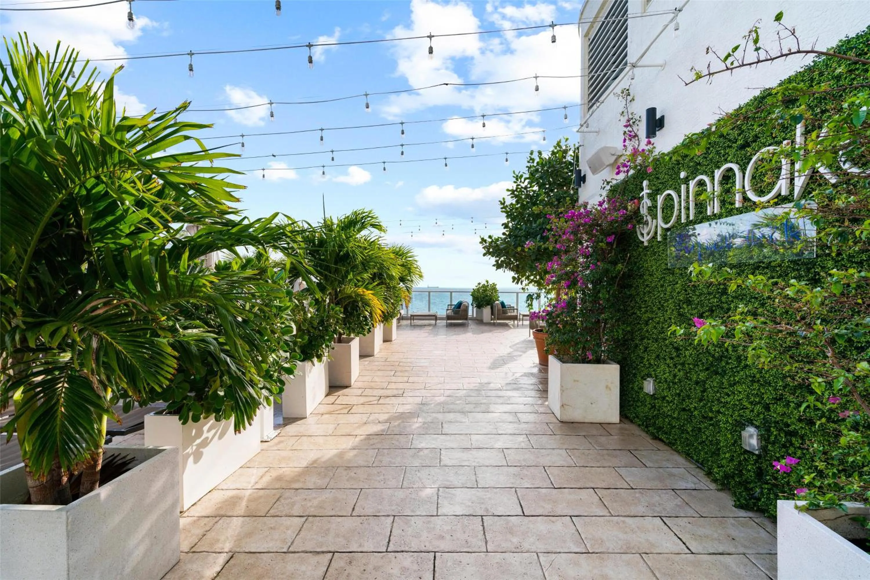 Restaurant/places to eat in Conrad Fort Lauderdale Beach